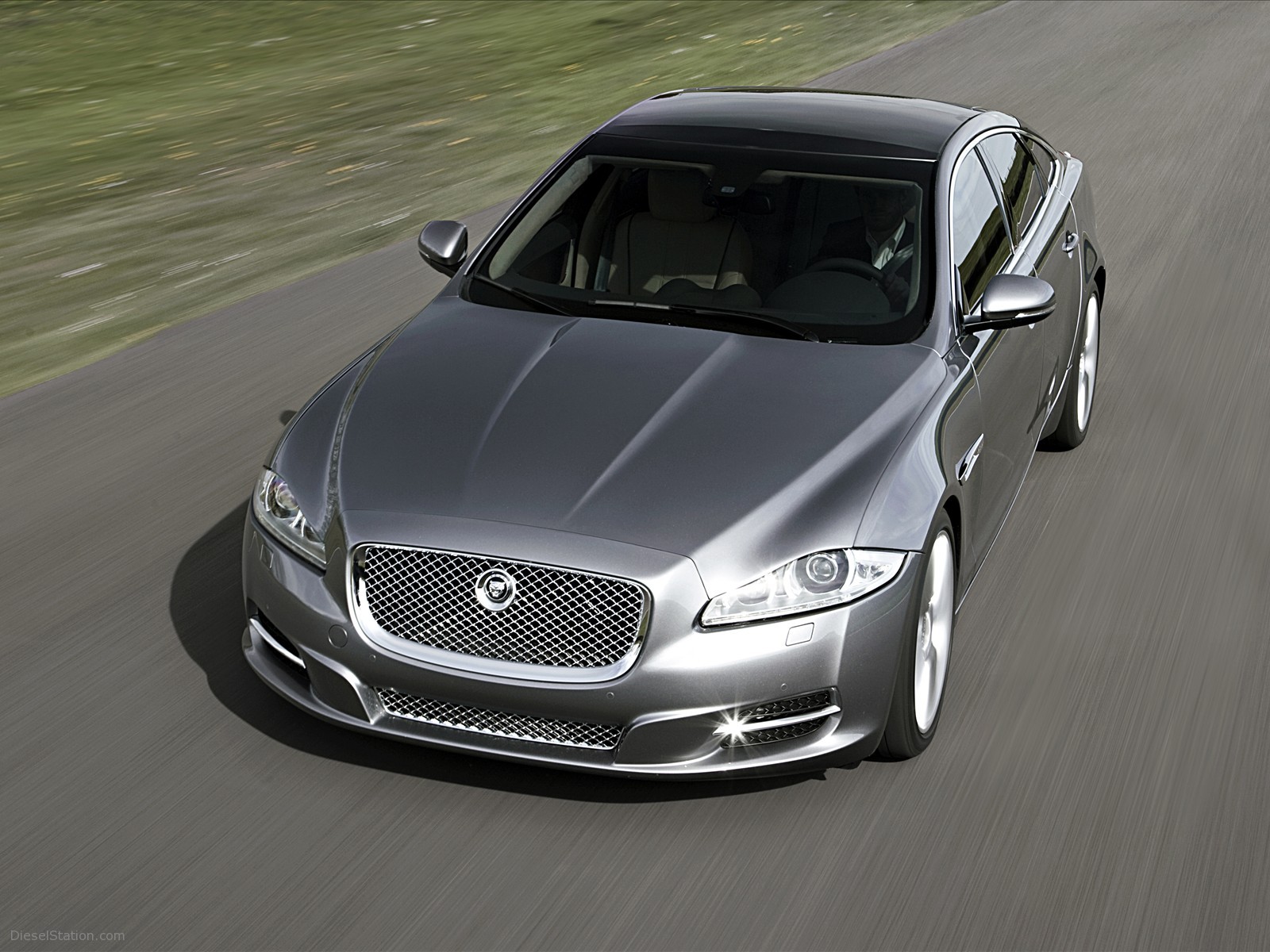 2010 - Jaguar XJ 