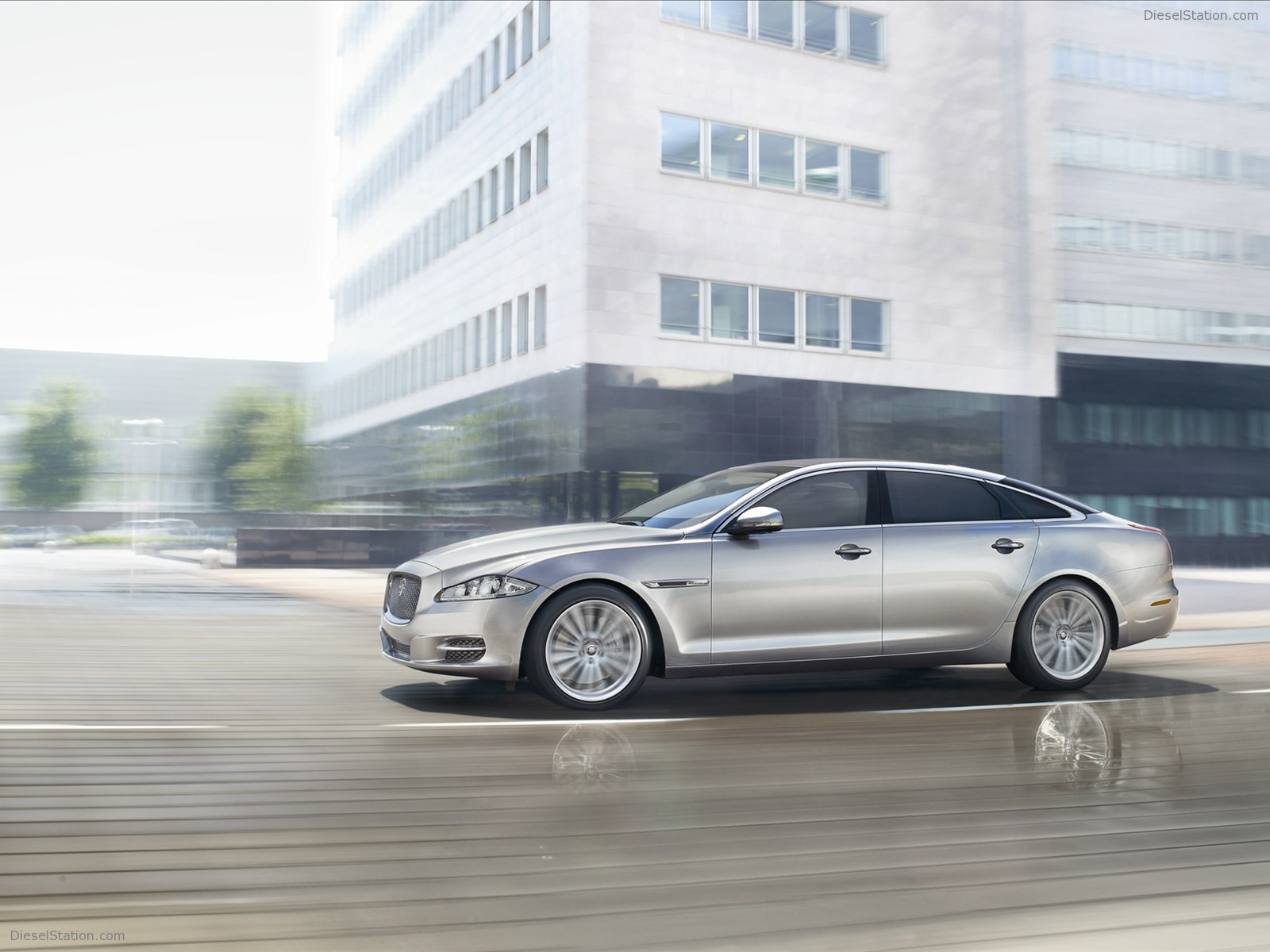 Jaguar XJ Sentinel 2011
