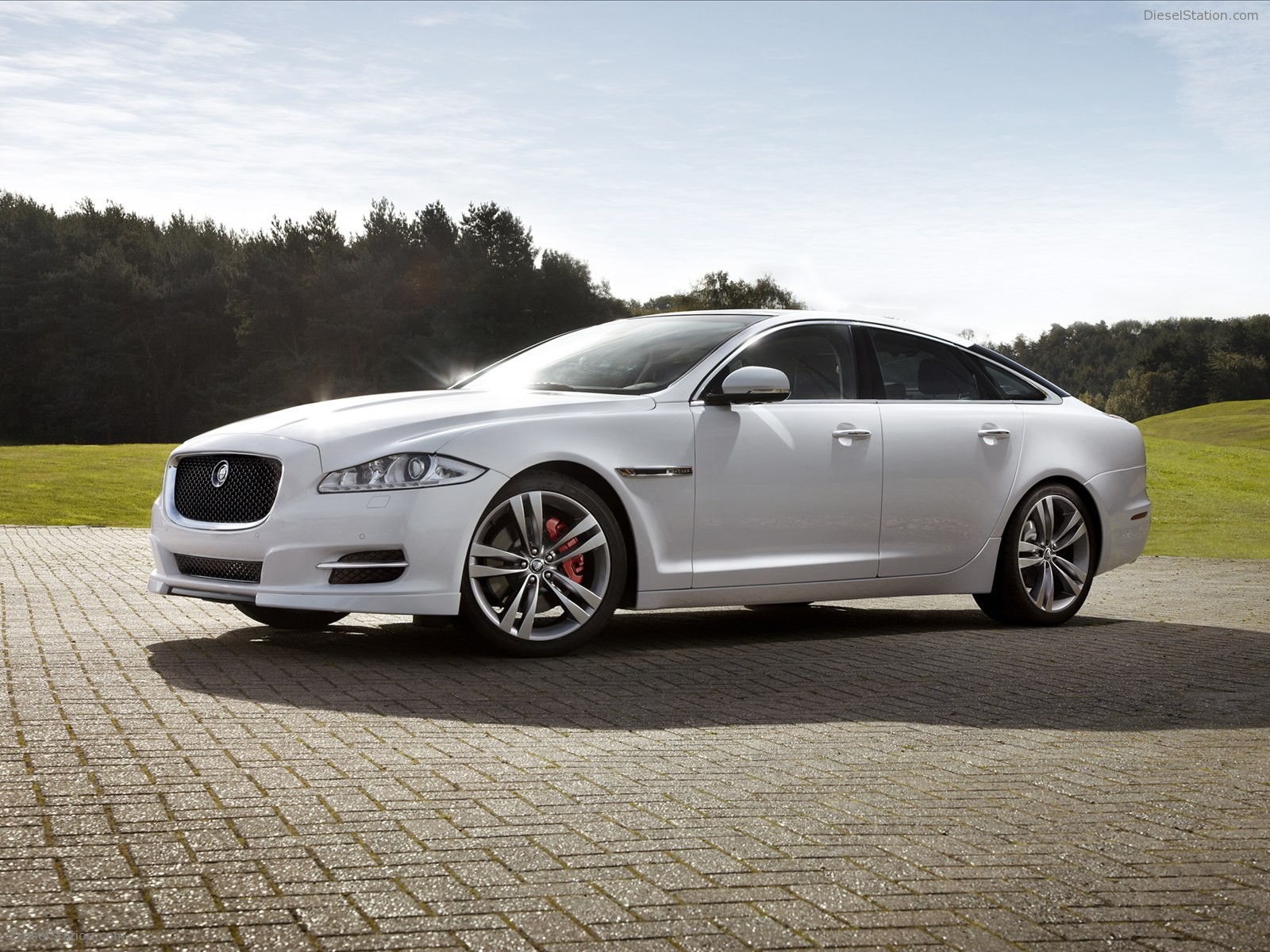 Jaguar XJ 2012 Gets Sport and Speed Packs Jaguar XJ 2012 Gets Sport and Speed Packs