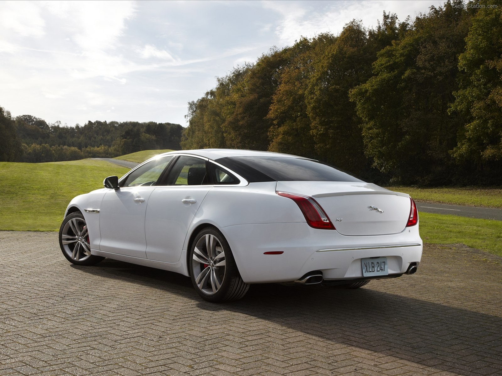 Jaguar XJ 2012 Gets Sport and Speed Packs