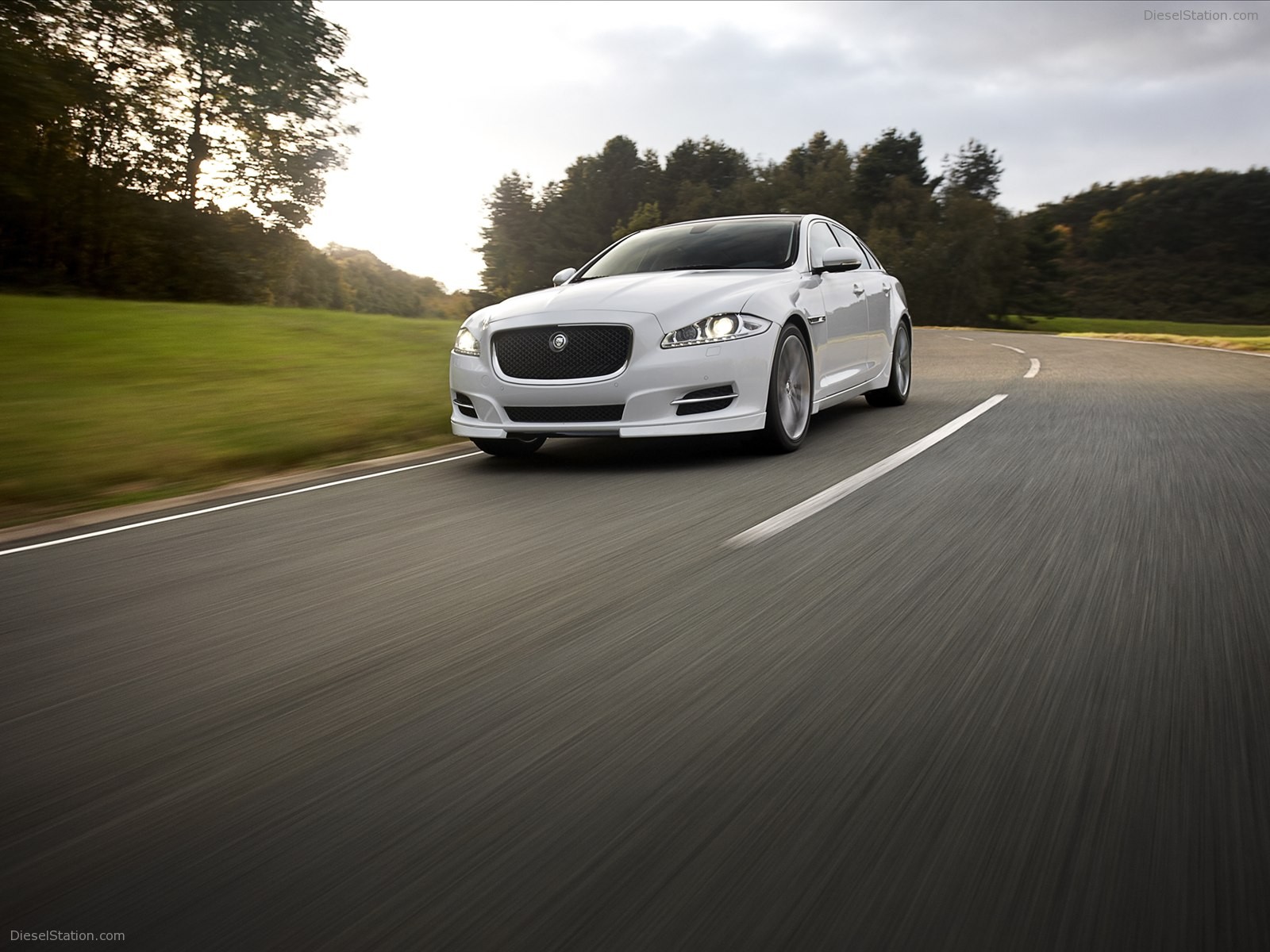 Jaguar XJ 2012 Gets Sport and Speed Packs
