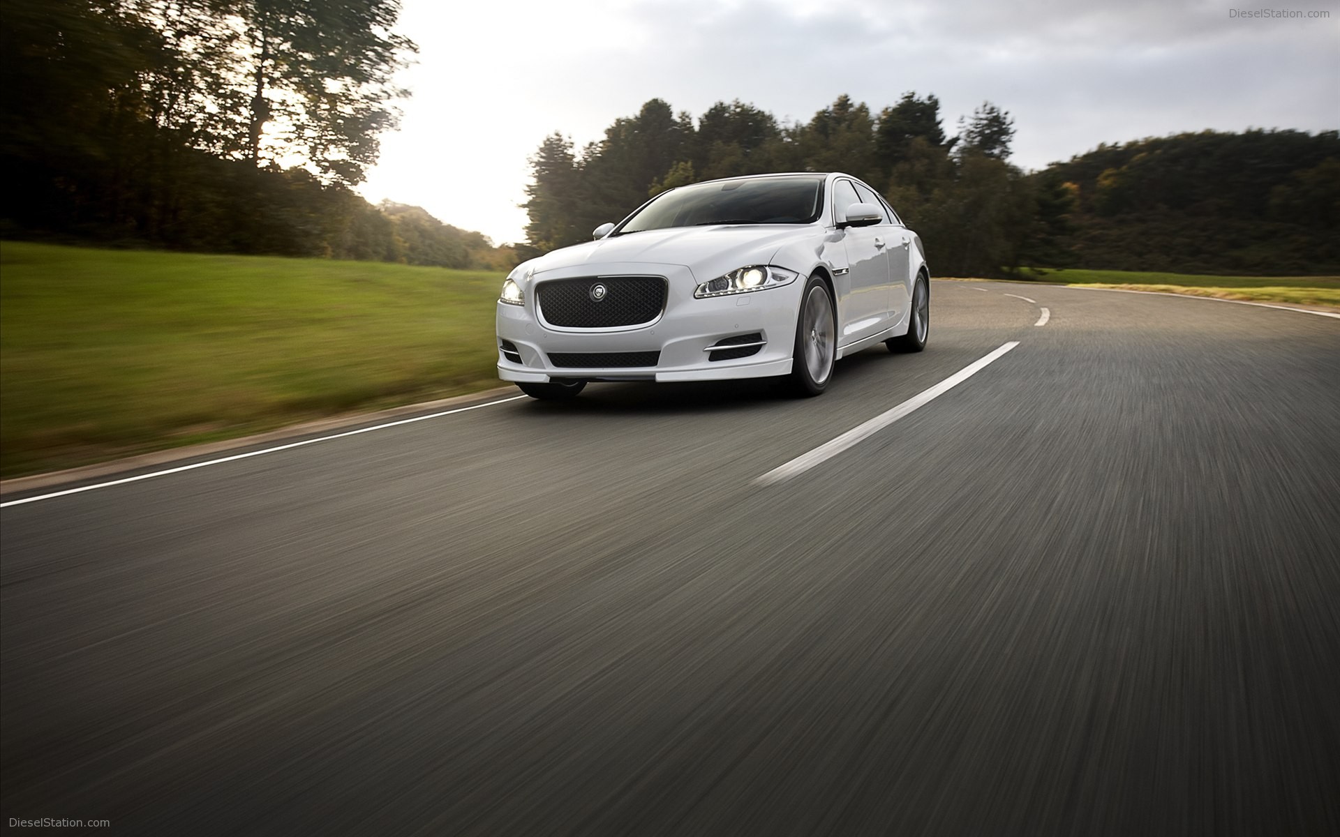 Jaguar XJ 2012 Gets Sport and Speed Packs Jaguar XJ 2012 Gets Sport and Speed Packs
