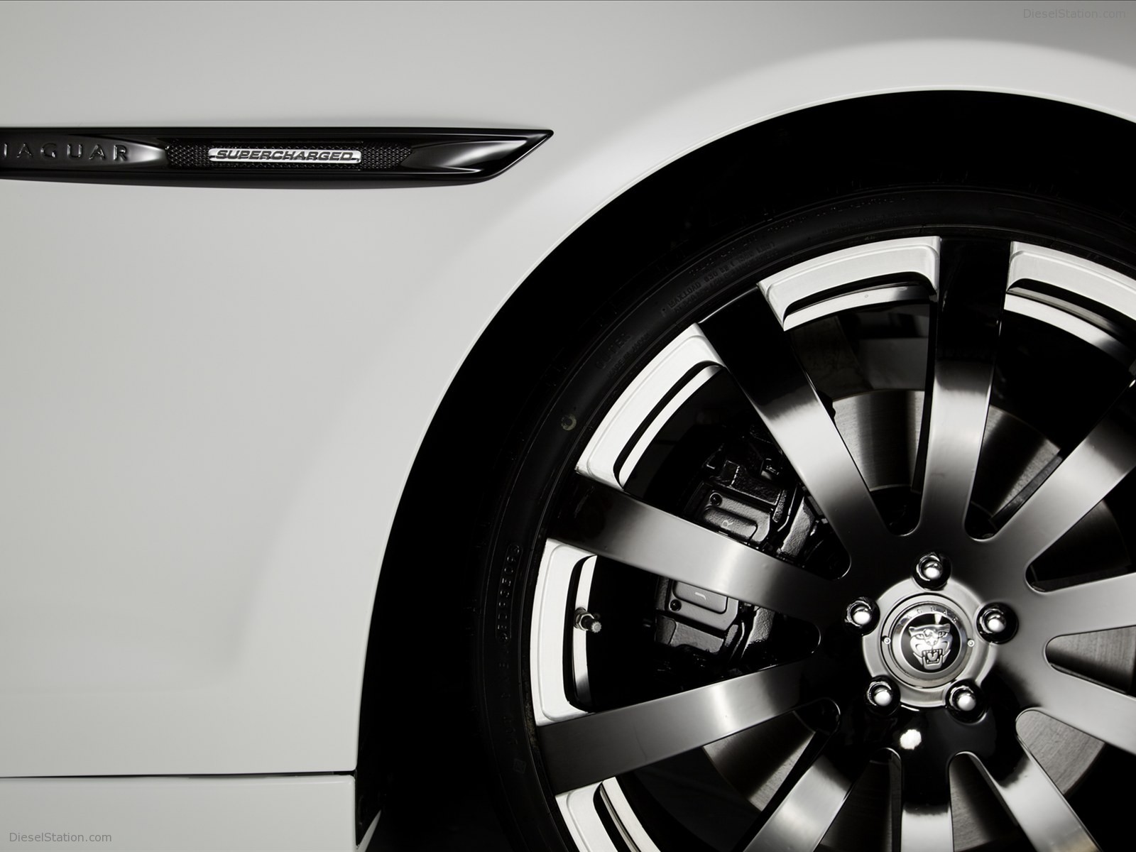 Jaguar XJ75 Platinum Design Concept 2010