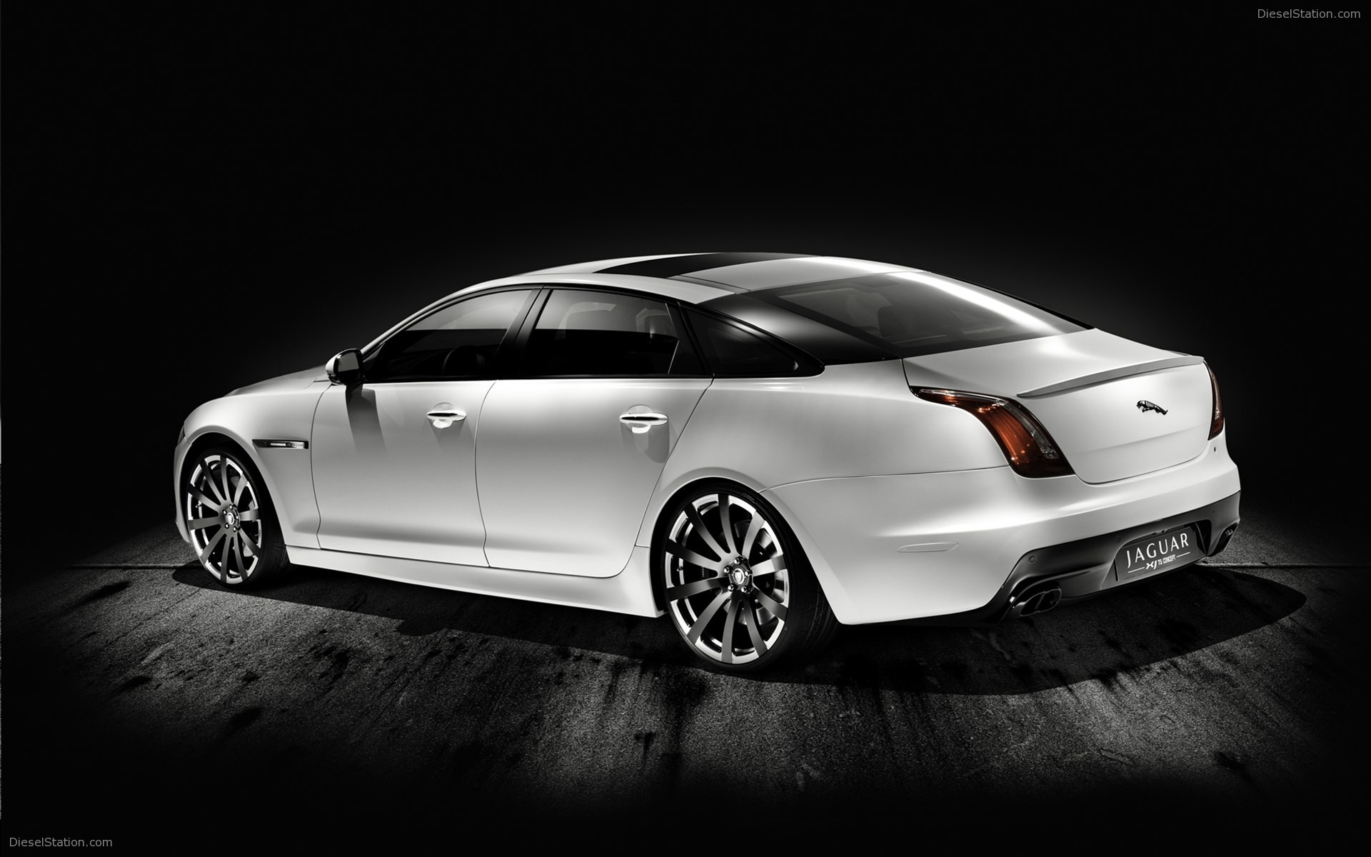 Jaguar XJ75 Platinum Design Concept 2010 Jaguar XJ75 Platinum Design Concept 2010