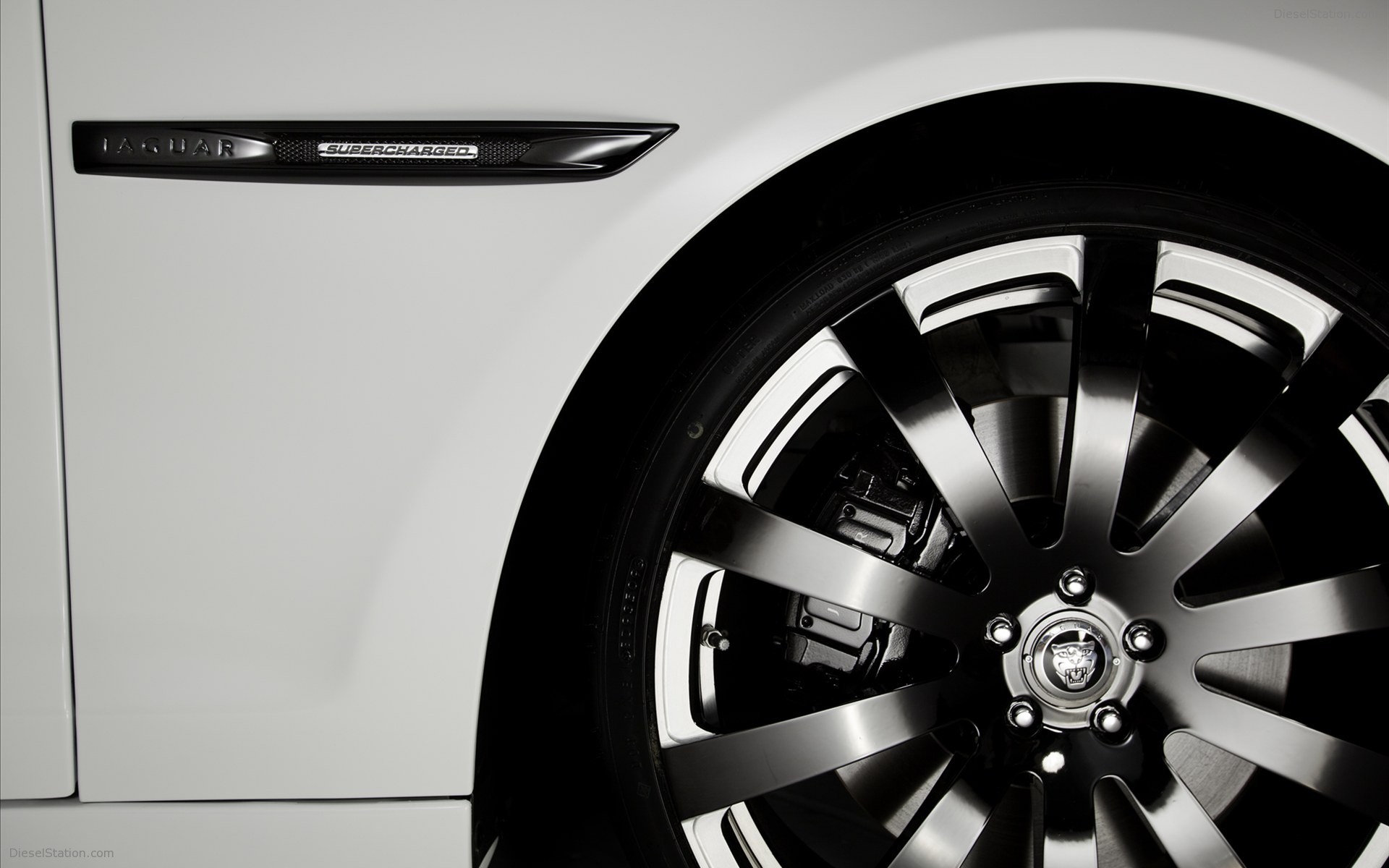 Jaguar XJ75 Platinum Design Concept 2010