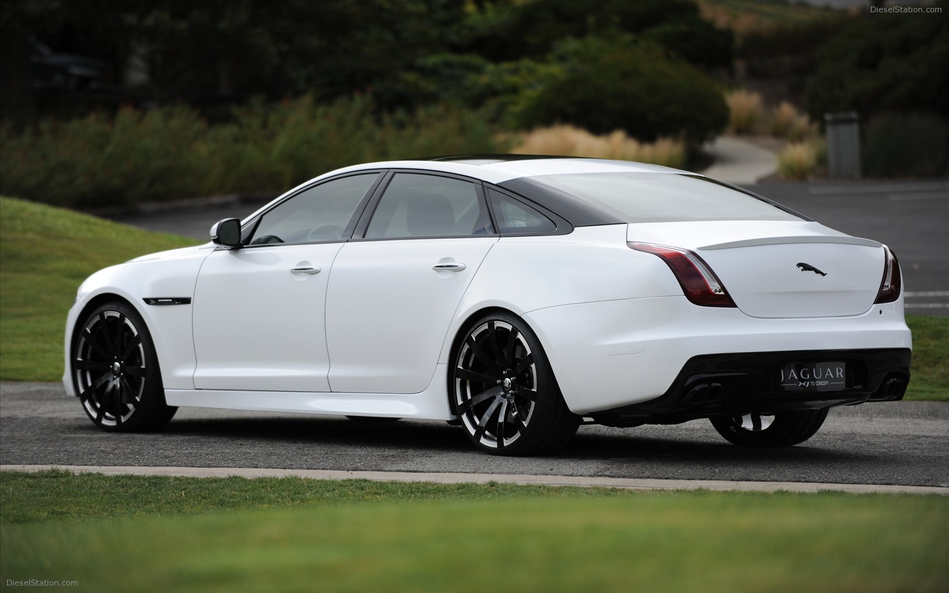 Jaguar XJ75 Platinum Design Concept 2010