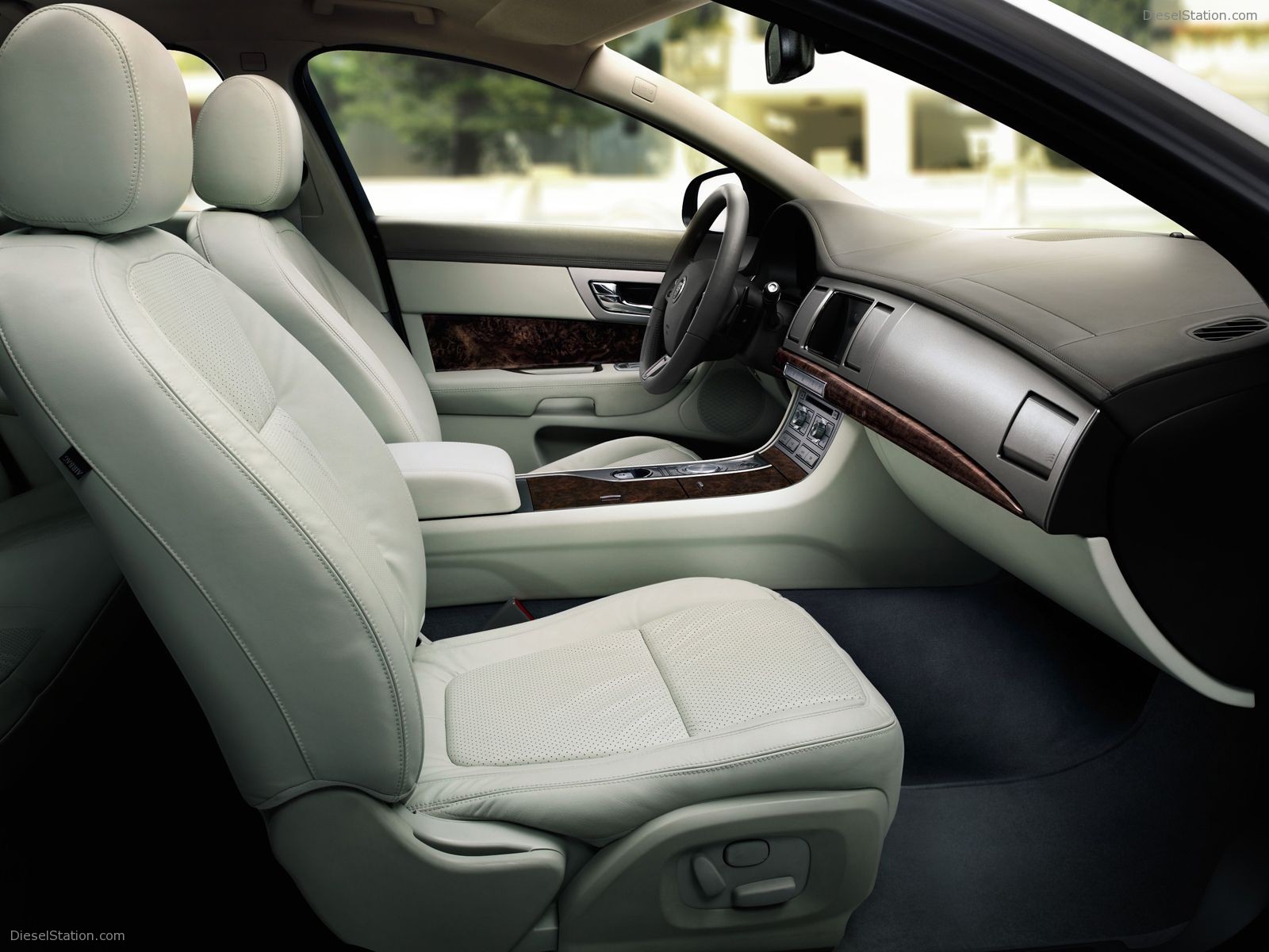 Jaguar XF (2009)