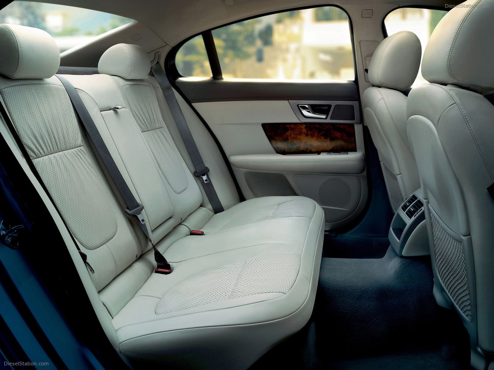 Jaguar XF (2009)