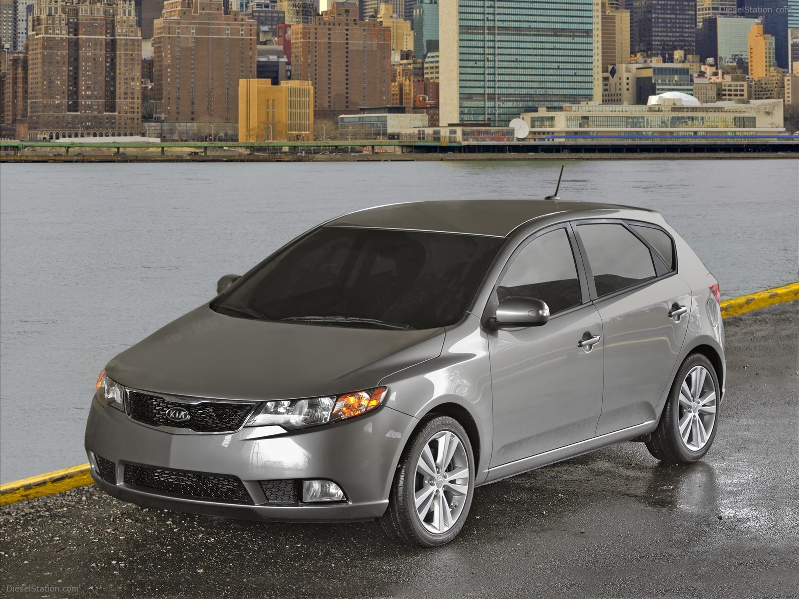 Kia Forte 5 Door Hatchback 2011