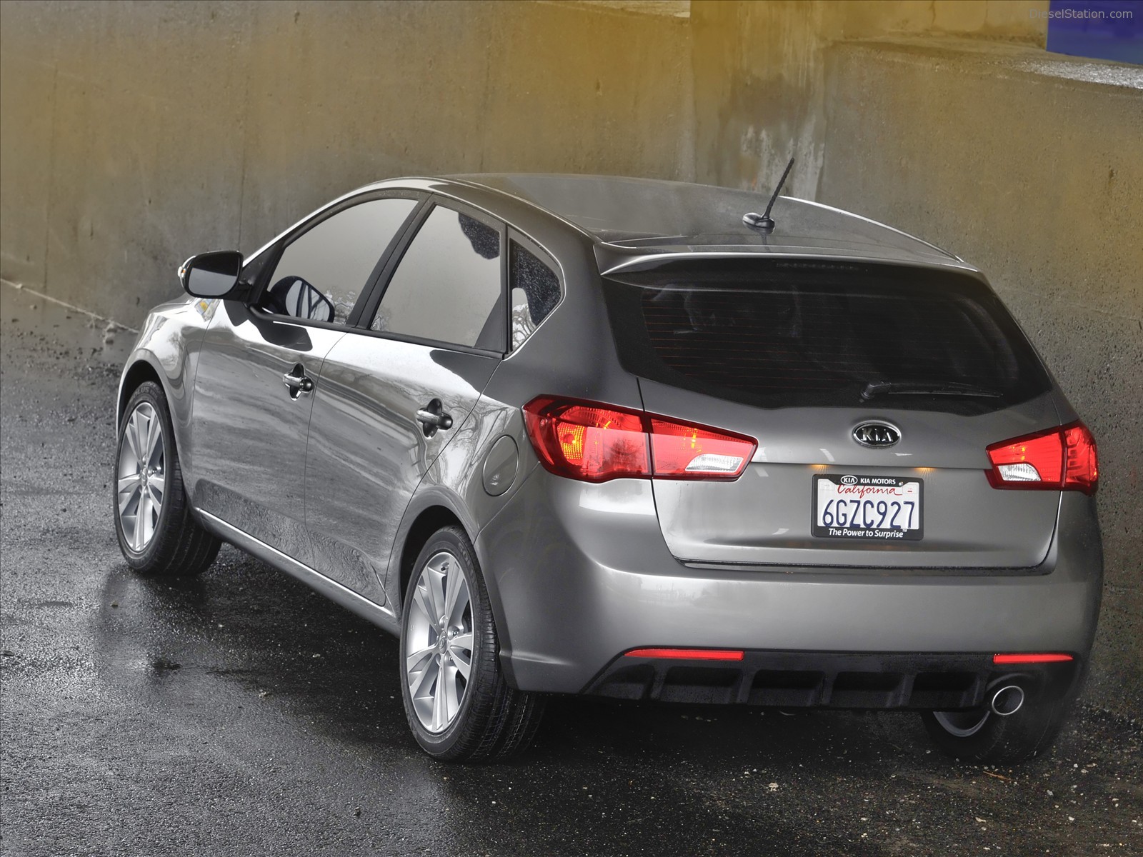 Kia Forte 5 Door Hatchback 2011