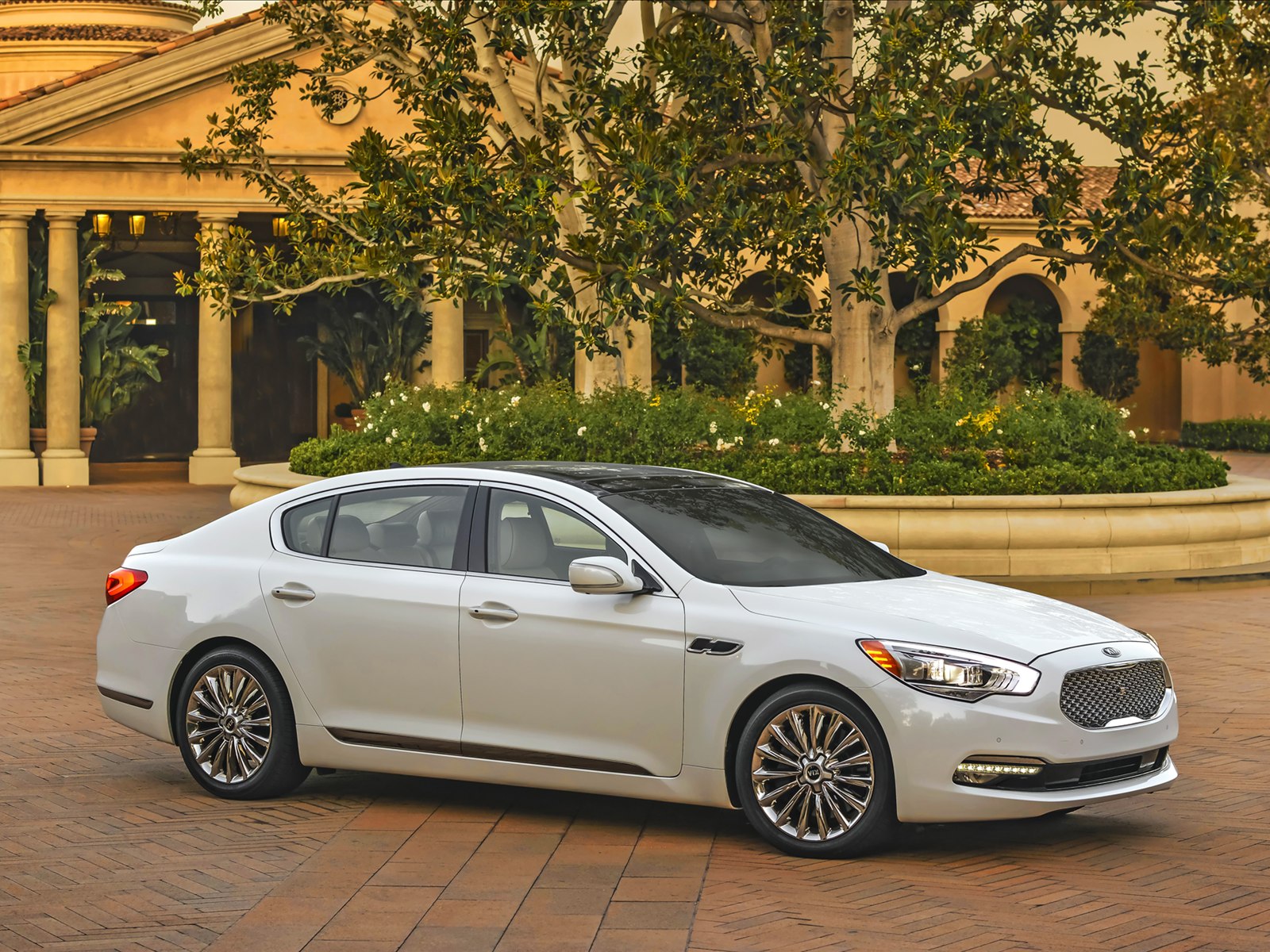 Kia K900 2014
