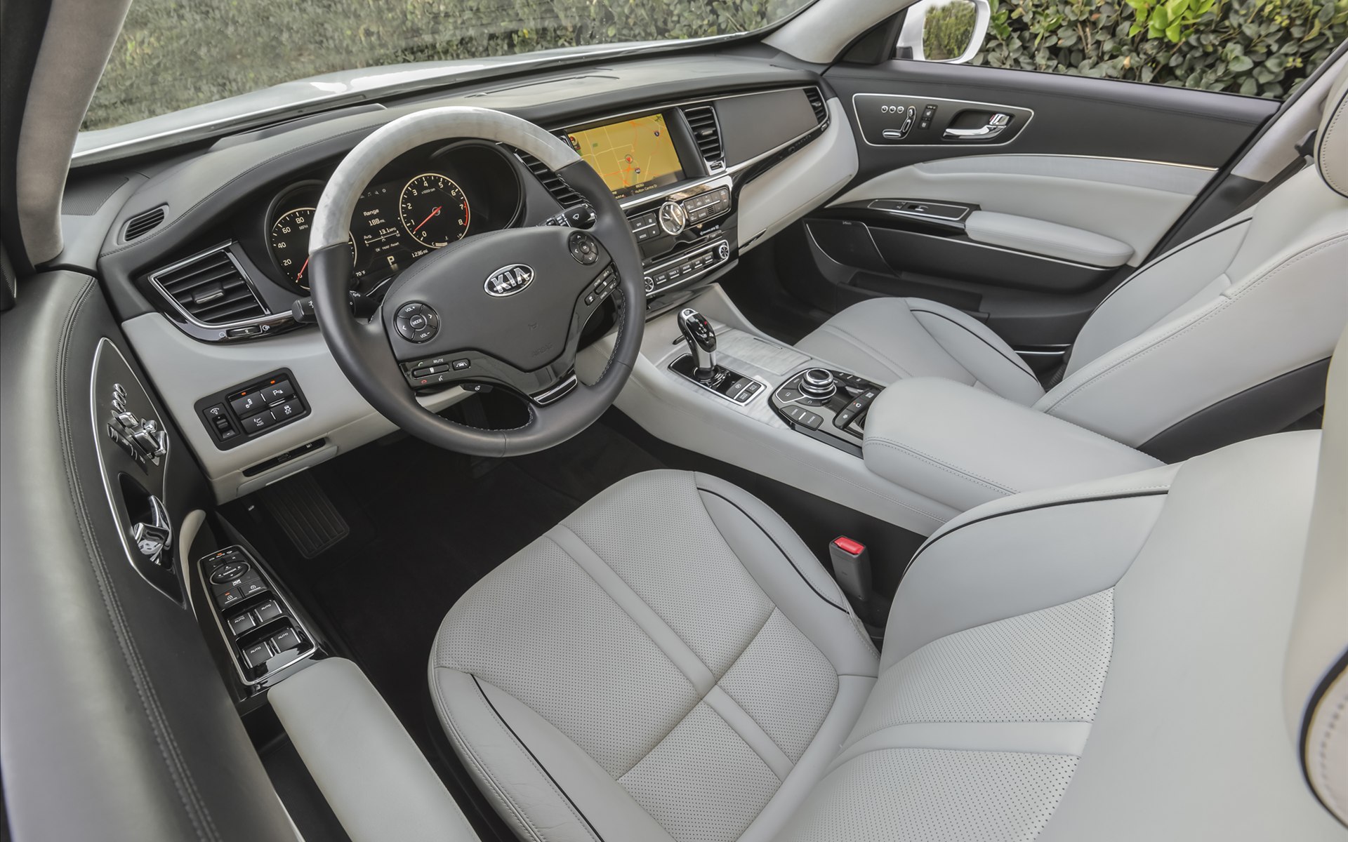 Kia K900 2014