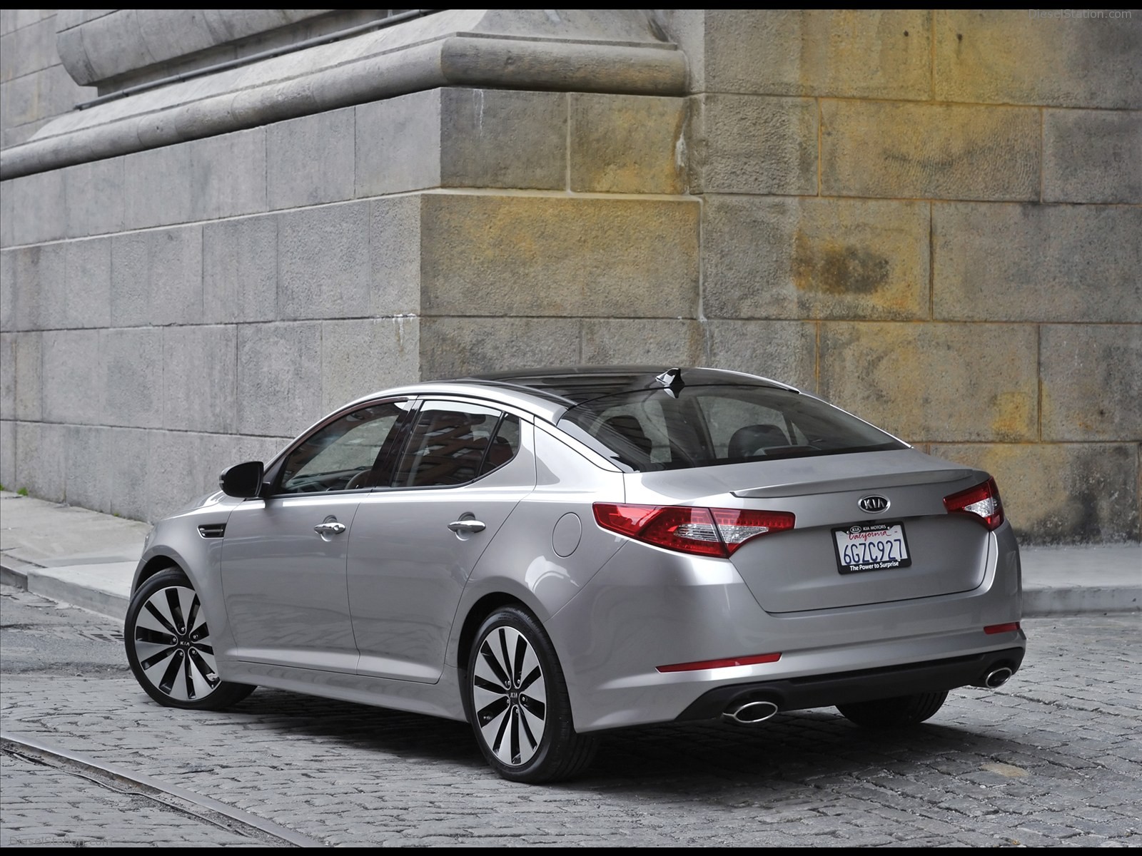 Kia Optima Hybrid 2011