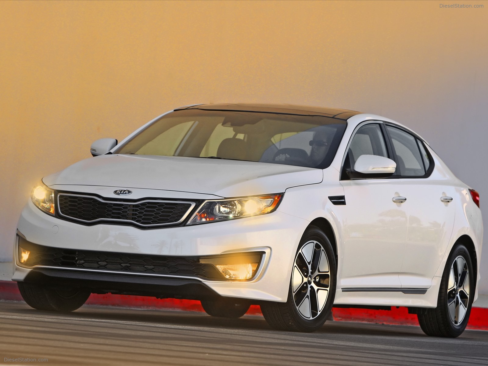 Kia Optima Hybrid 2011