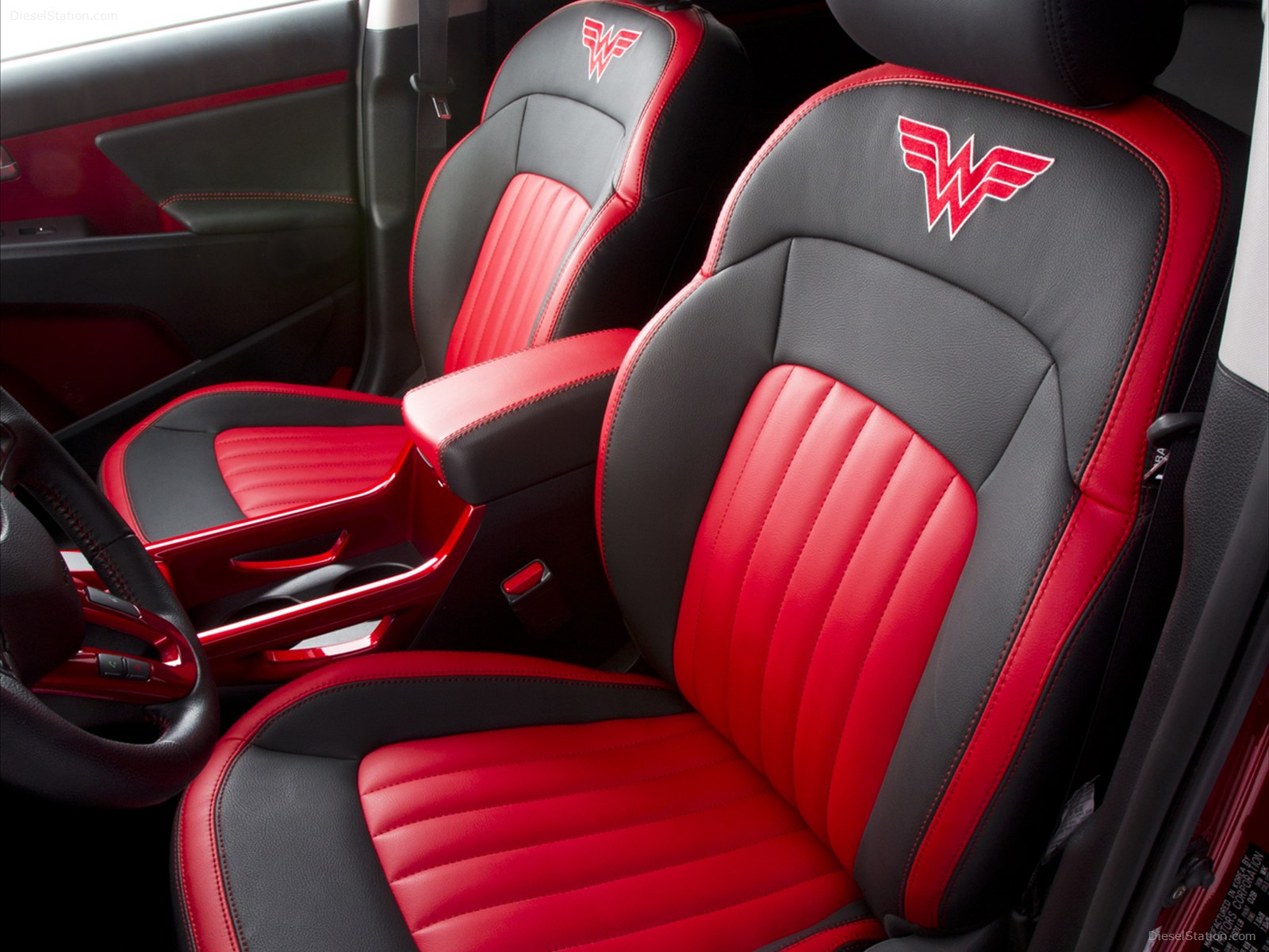 Wonder Woman Kia Sportage 2013
