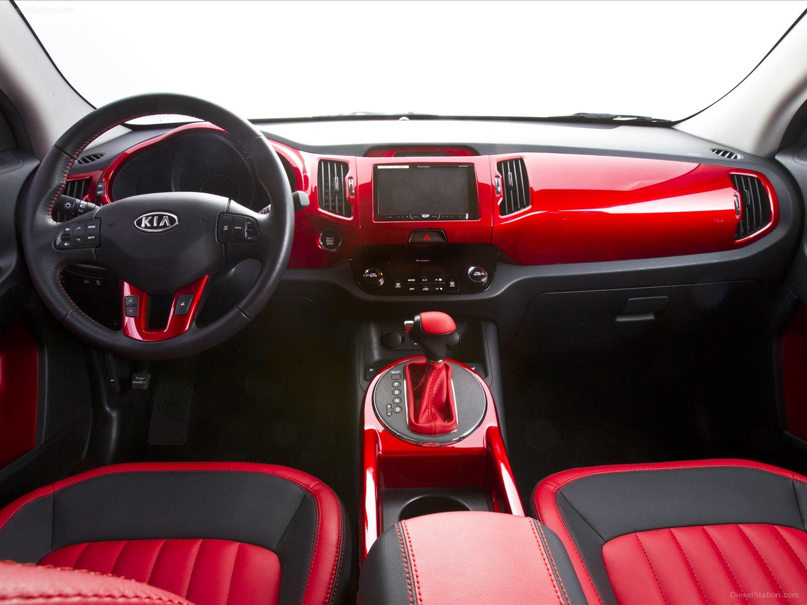 Wonder Woman Kia Sportage 2013