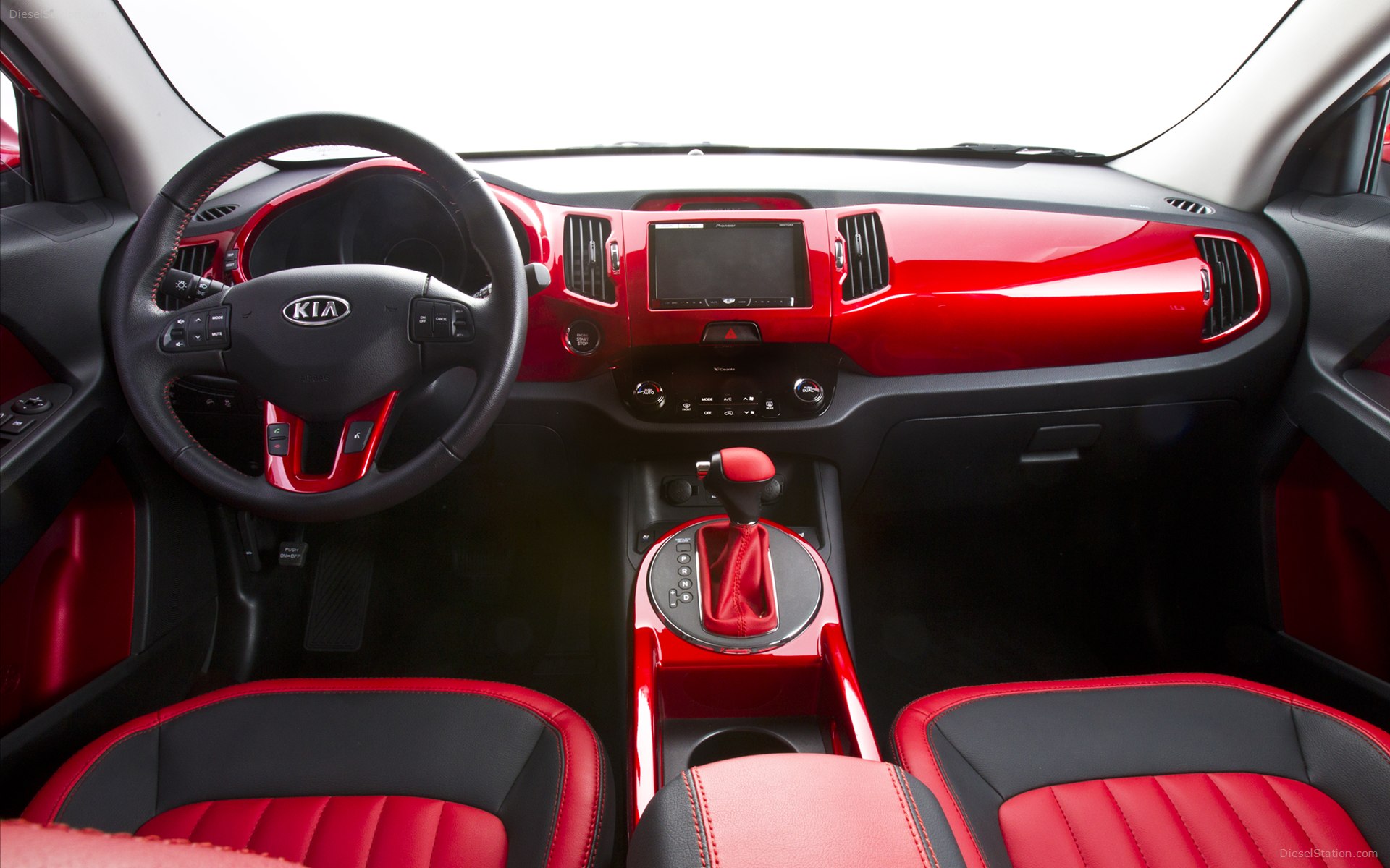 Wonder Woman Kia Sportage 2013
