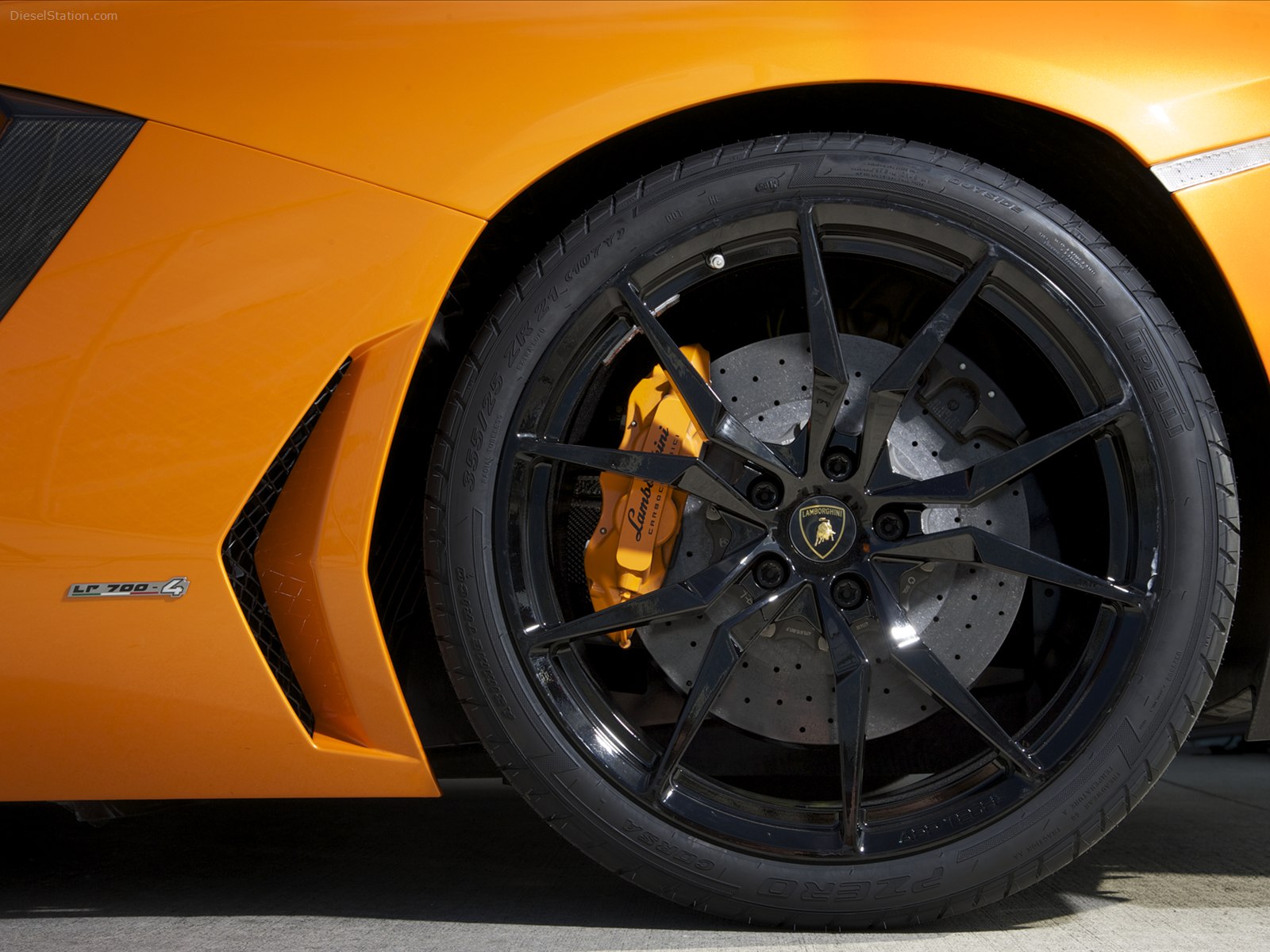 Lamborghini Aventador LP700 4 Roadster 2014 Lamborghini Aventador LP700 4 Roadster 2014