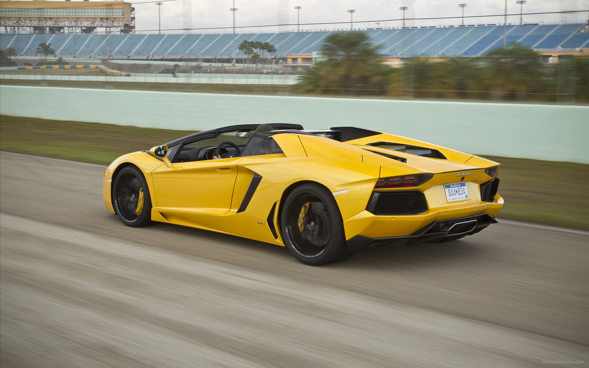 Lamborghini Aventador LP700 4 Roadster 2014 Lamborghini Aventador LP700 4 Roadster 2014