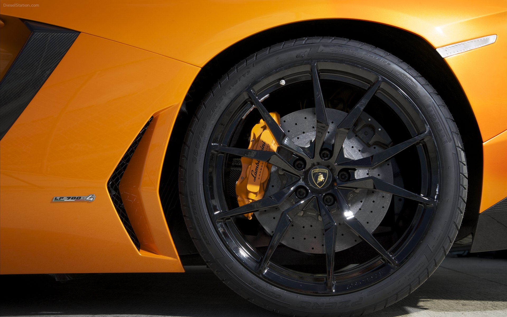 Lamborghini Aventador LP700 4 Roadster 2014 Lamborghini Aventador LP700 4 Roadster 2014