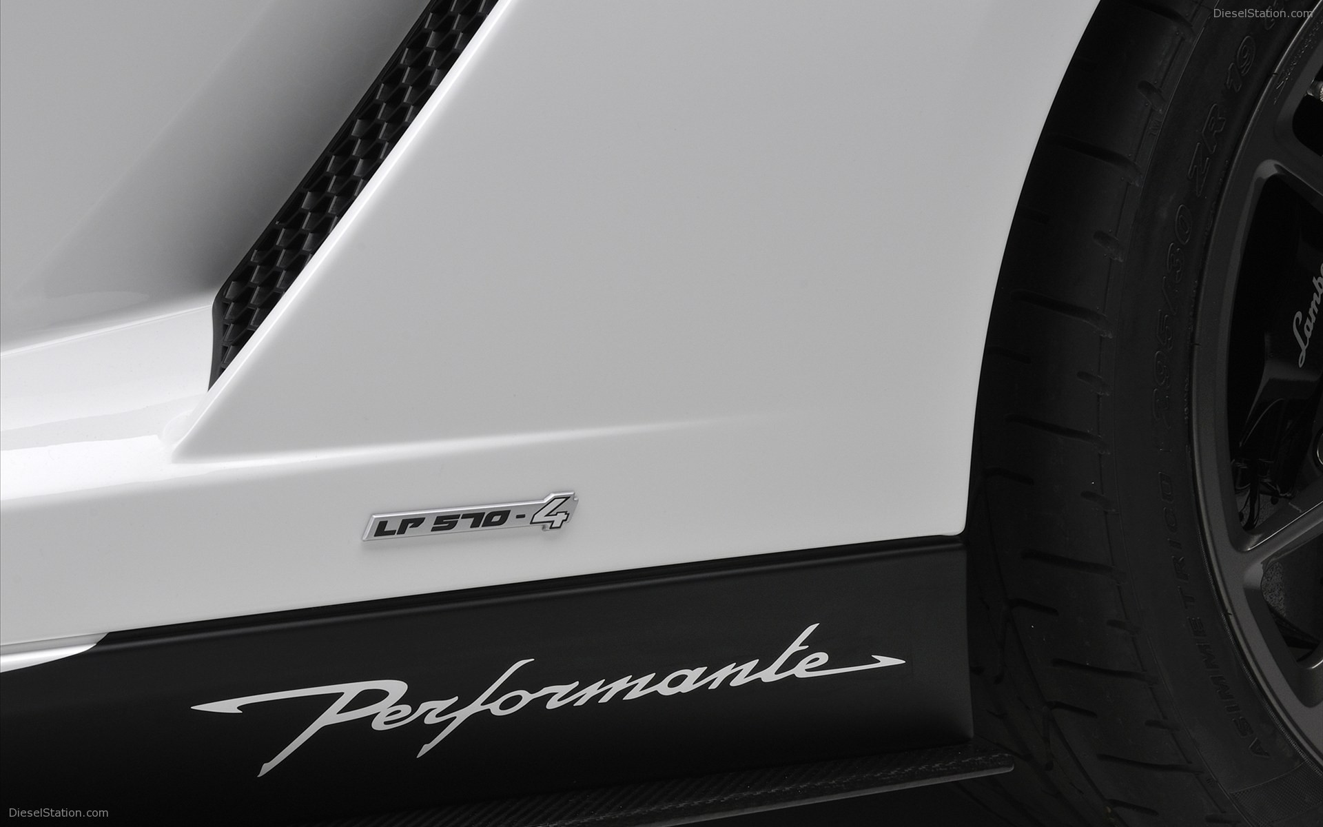 Lamborghini Gallardo LP570-4 Spyder Performante 2011 Lamborghini Gallardo LP570-4 Spyder Performante 2011