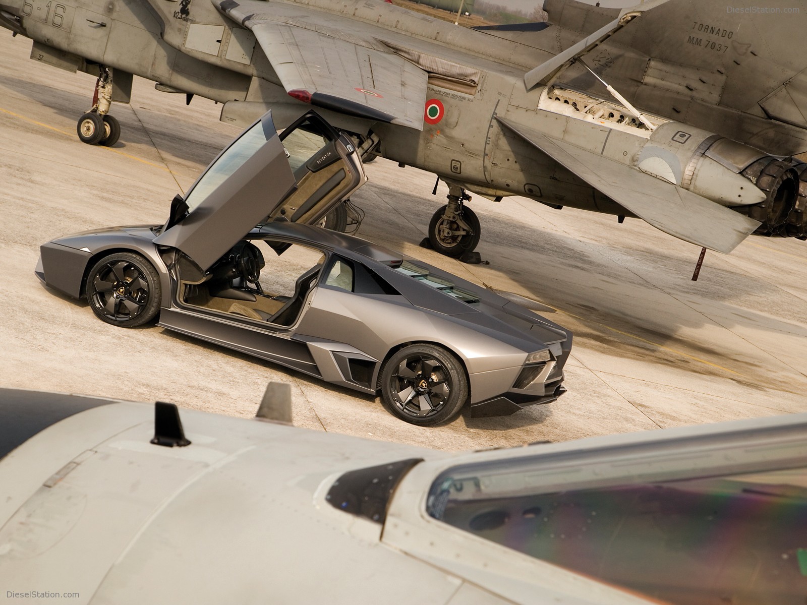 Lamborghini Reventon vs Tornado Jet Fighter Lamborghini Reventon vs Tornado Jet Fighter