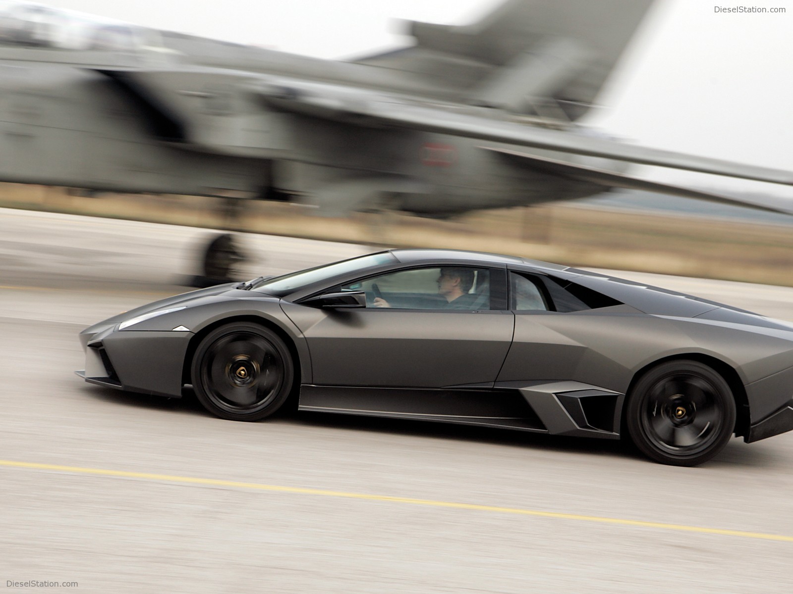 Lamborghini Reventon vs Tornado Jet Fighter