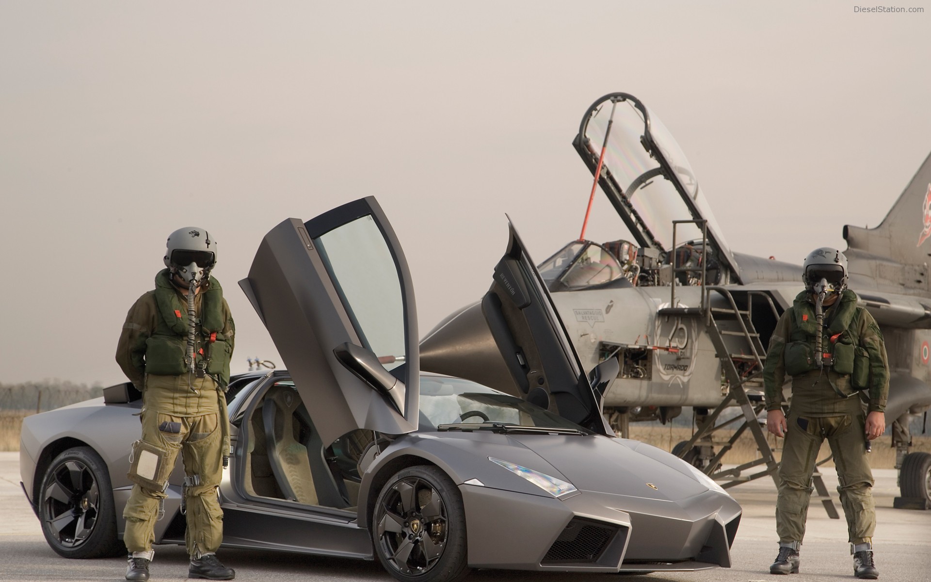 Lamborghini Reventon vs Tornado Jet Fighter Lamborghini Reventon vs Tornado Jet Fighter