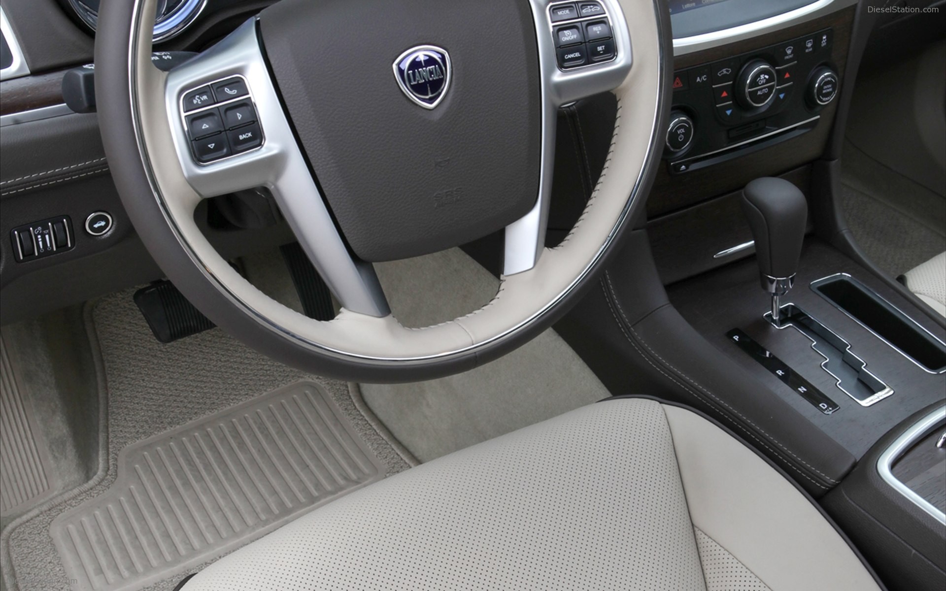 Lancia Thema 2012