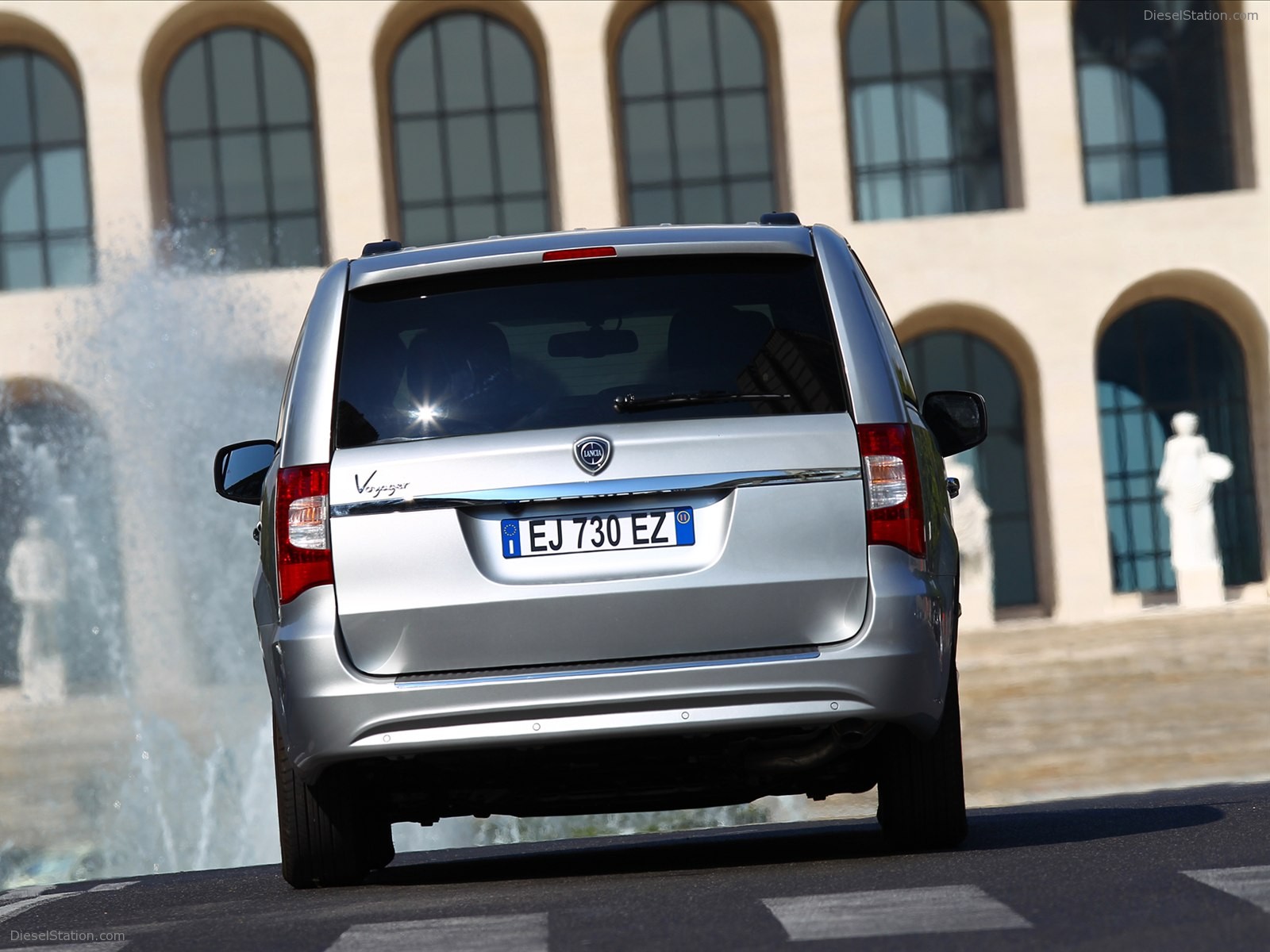 Lancia Voyager 2012