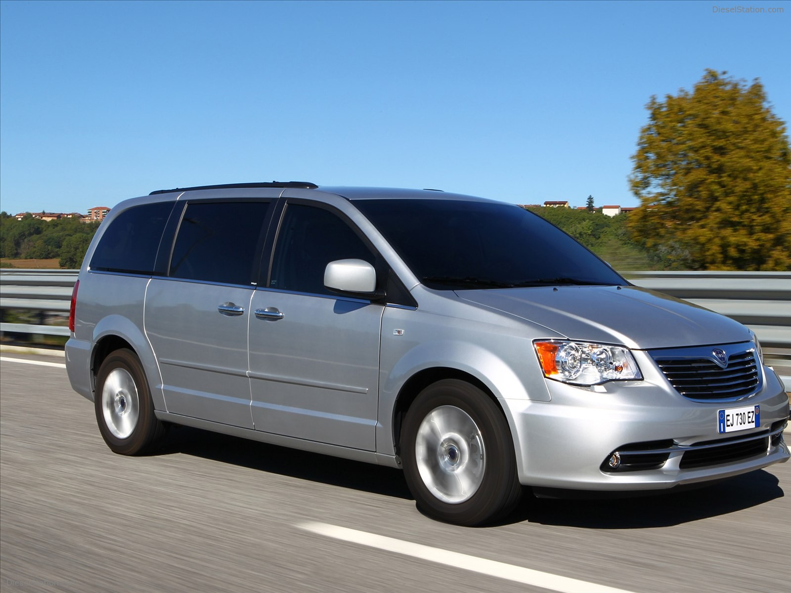 Lancia Voyager 2012