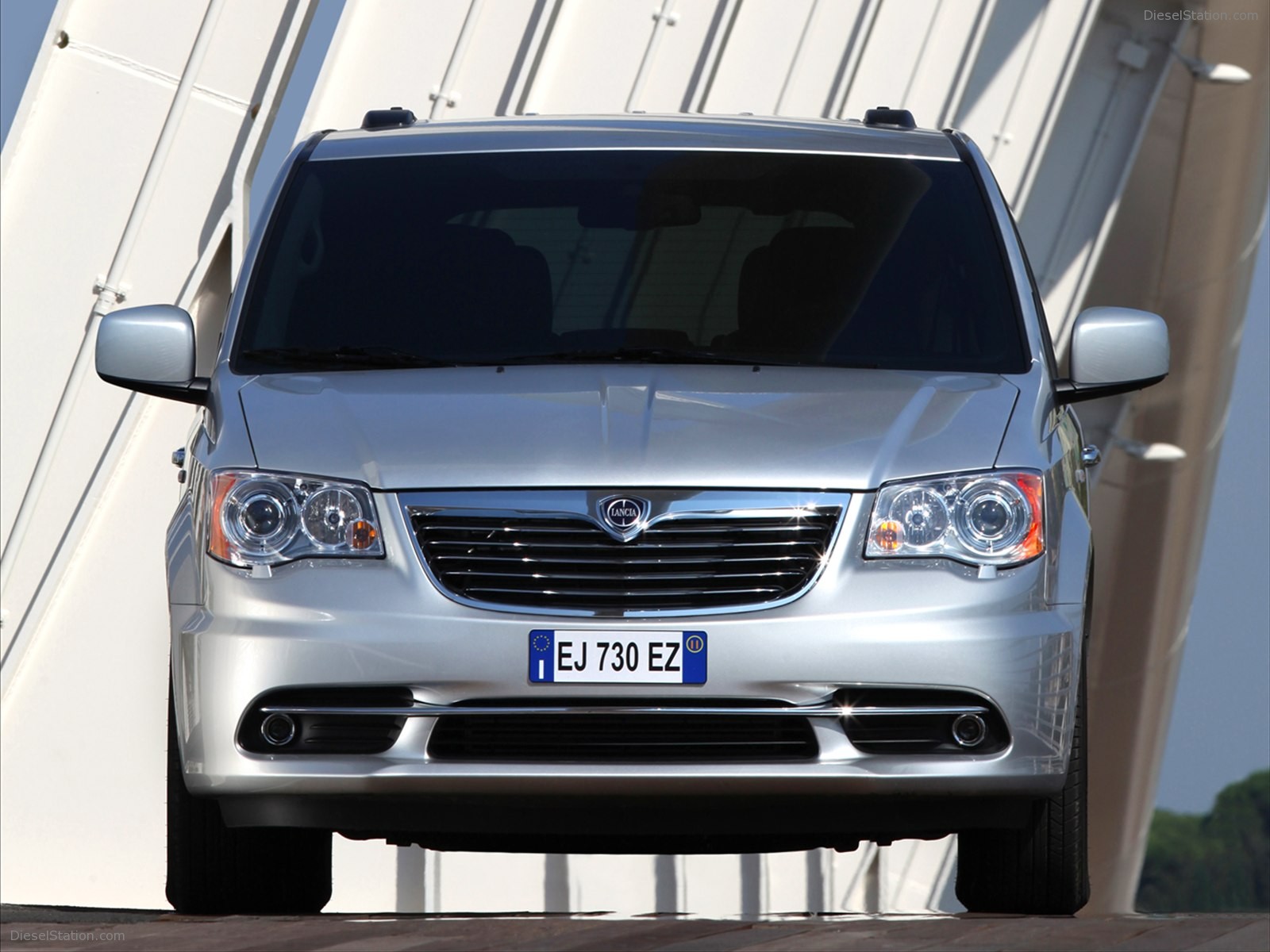 Lancia Voyager 2012