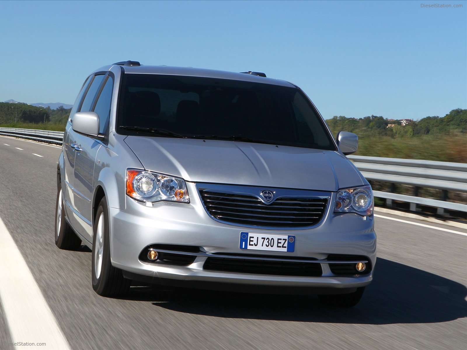 Lancia Voyager 2012