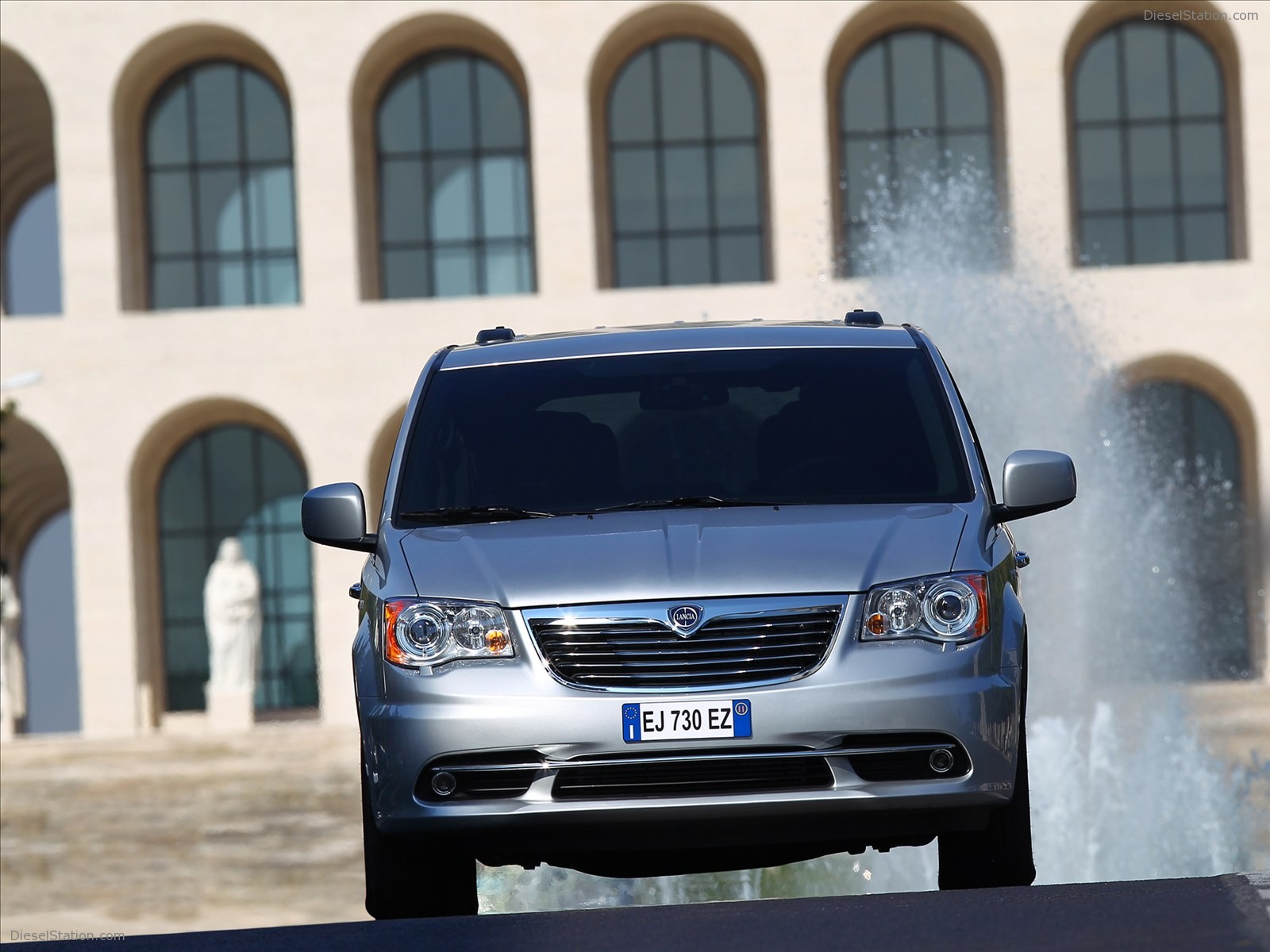 Lancia Voyager 2012