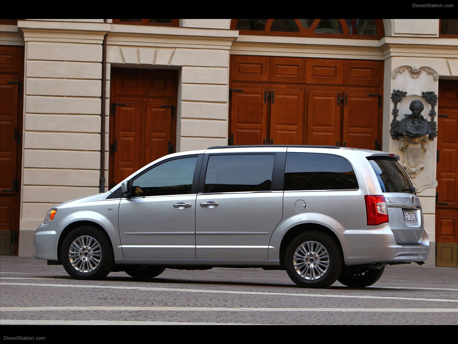Lancia Voyager 2012
