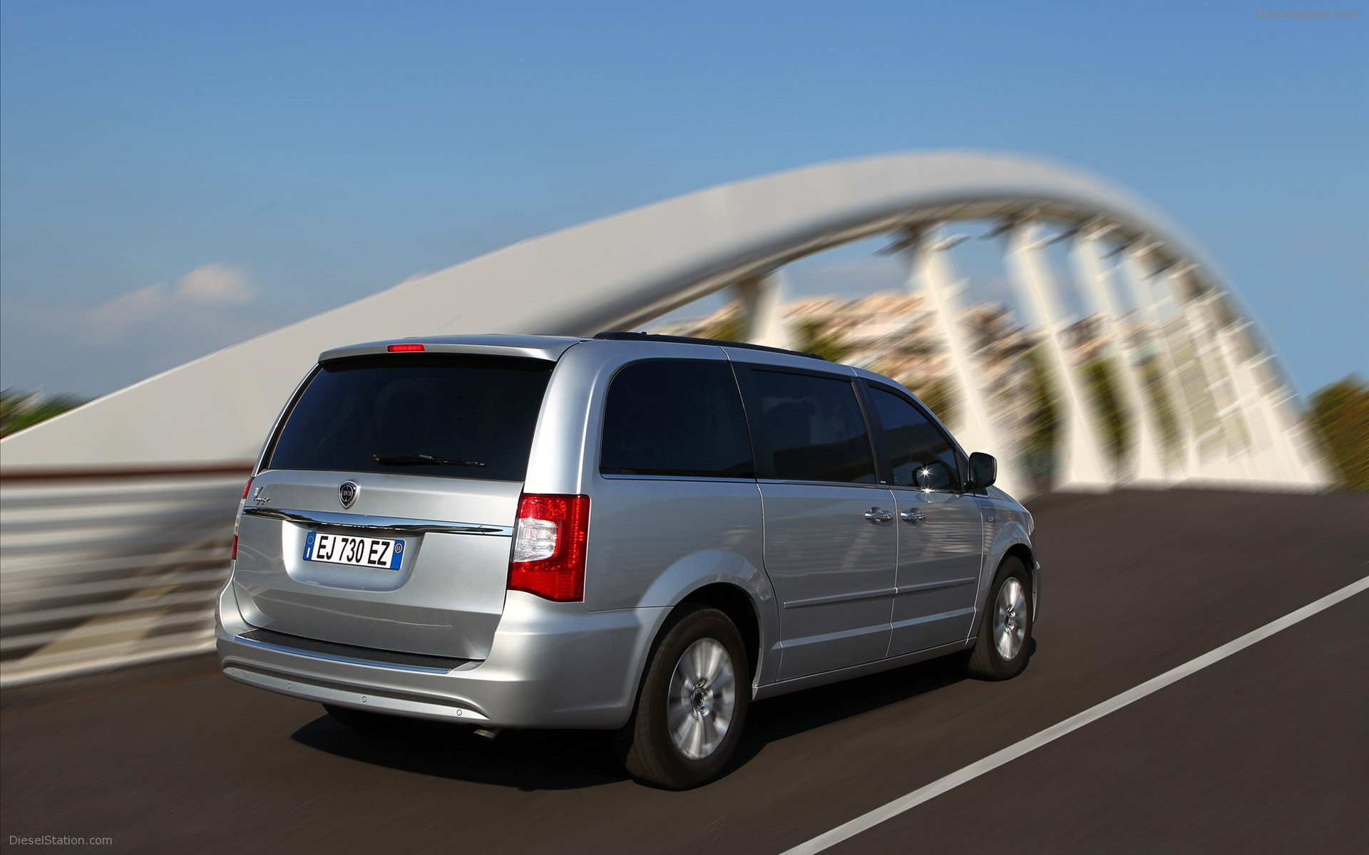 Lancia Voyager 2012