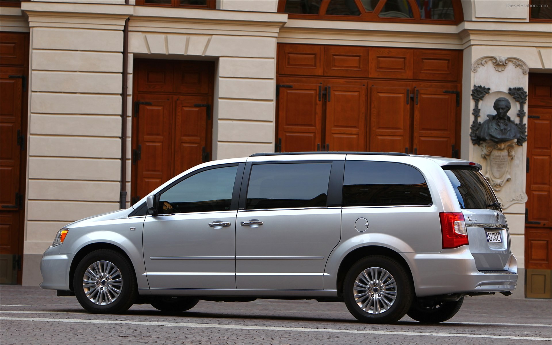 Lancia Voyager 2012