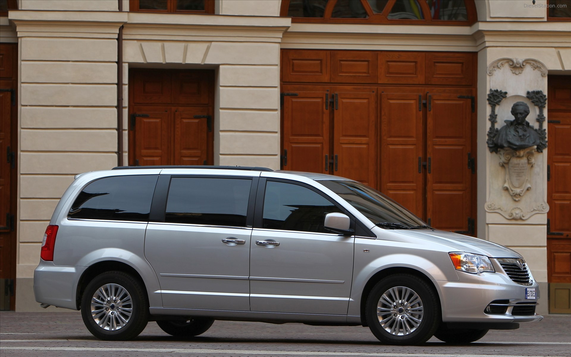 Lancia Voyager 2012