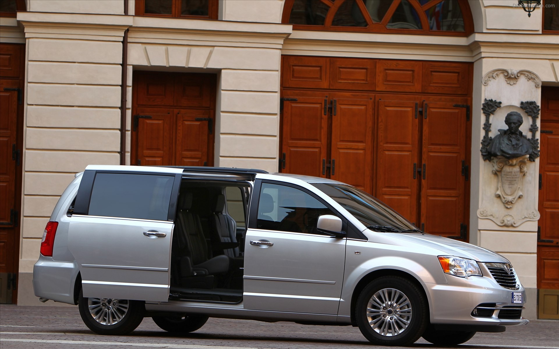Lancia Voyager 2012