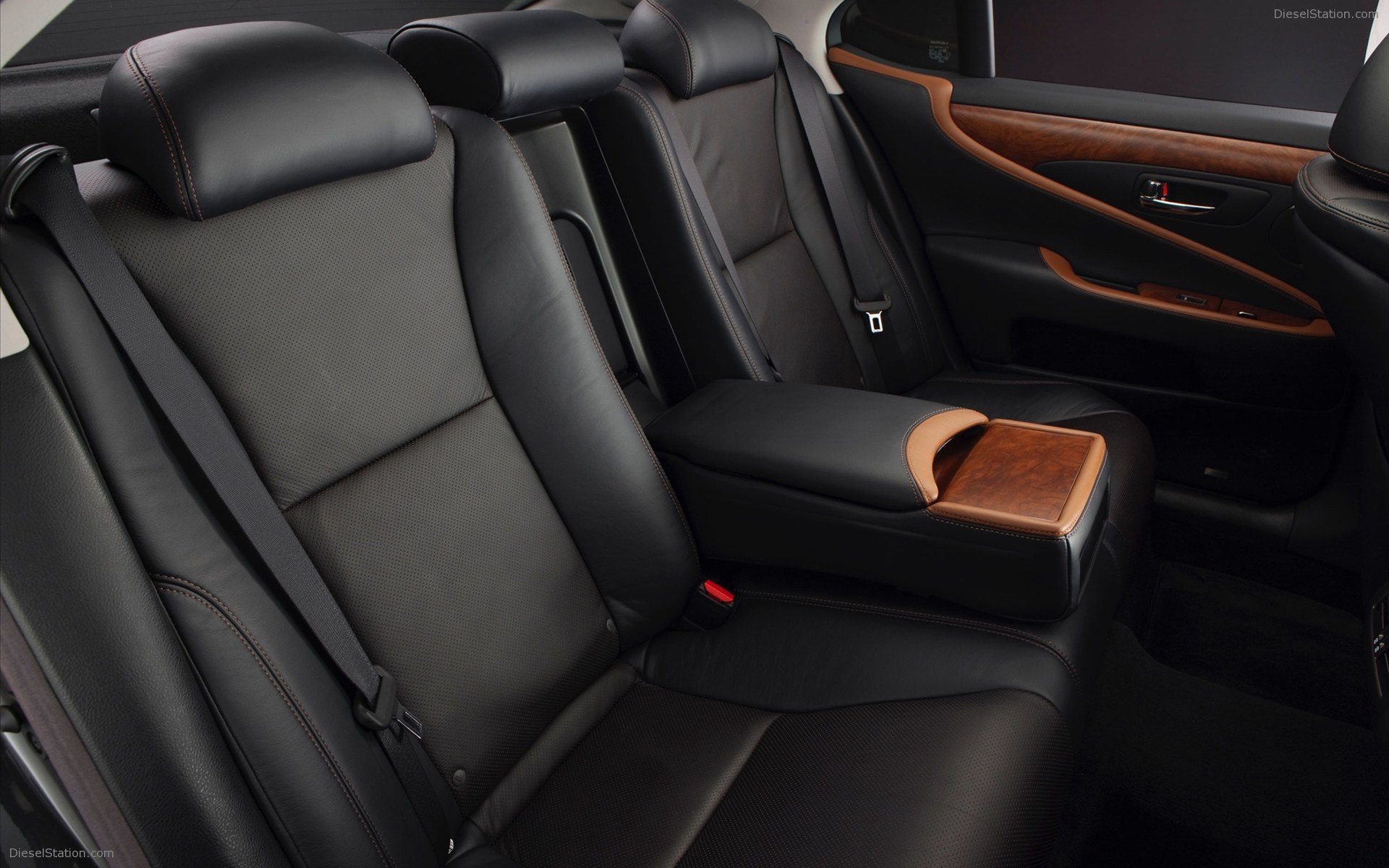 Lexus LS 460 Touring Edition 2011