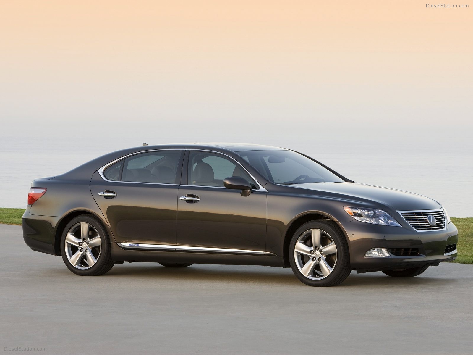 Lexus LS 600h L Pebble Beach Edition