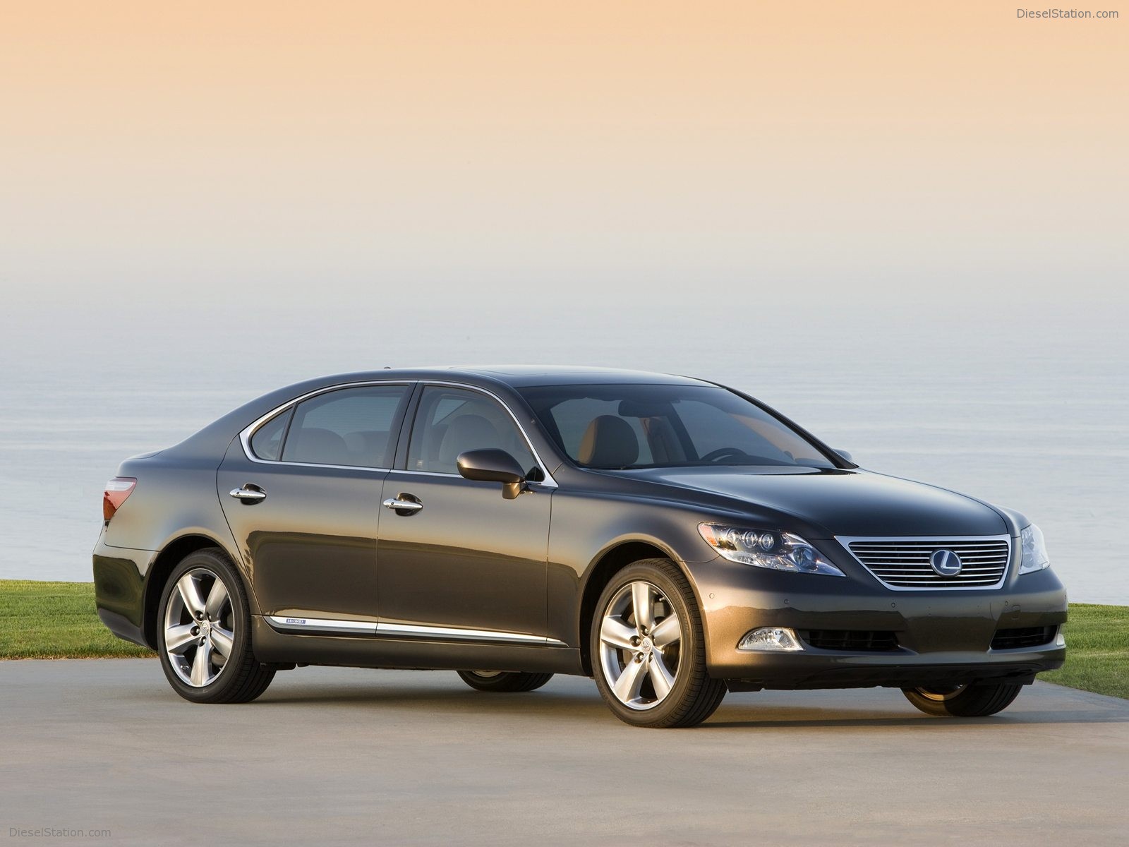 Lexus LS 600h L Pebble Beach Edition
