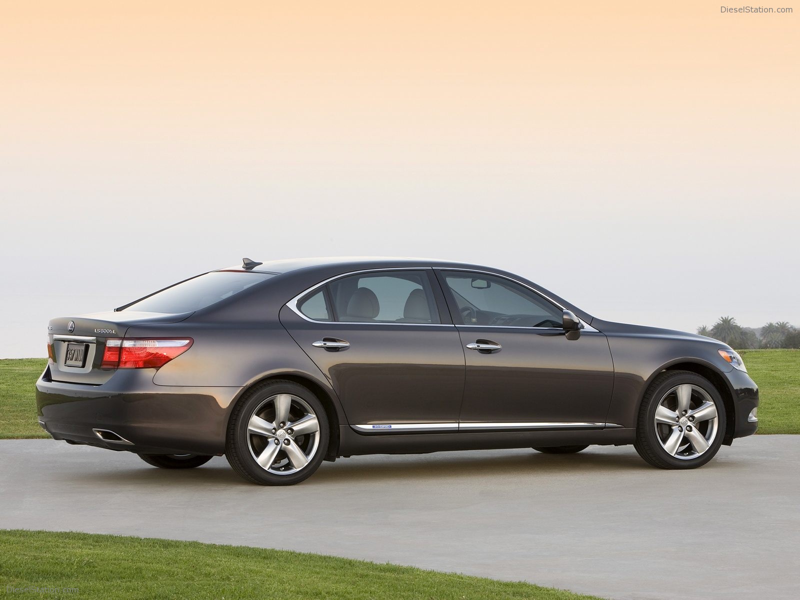 Lexus LS 600h L Pebble Beach Edition