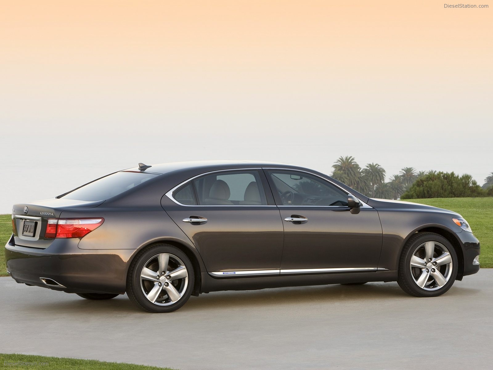 Lexus LS 600h L Pebble Beach Edition