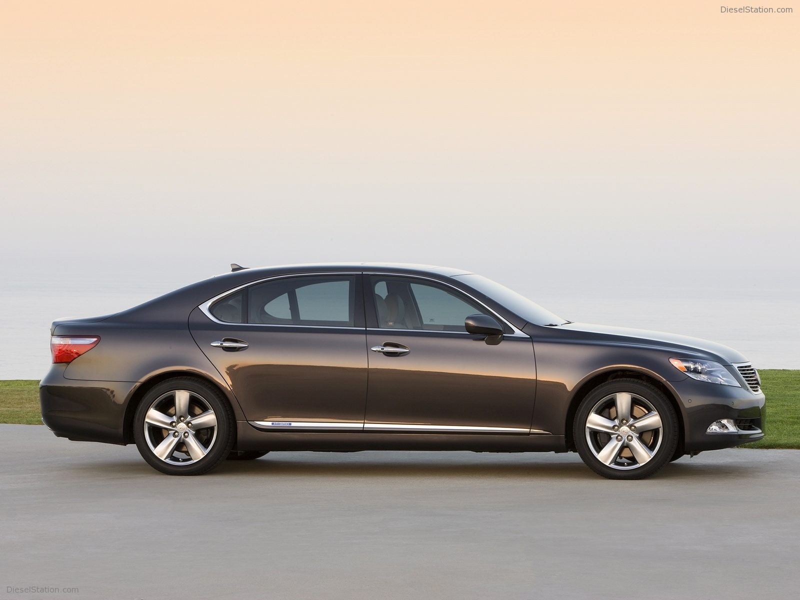 Lexus LS 600h L Pebble Beach Edition