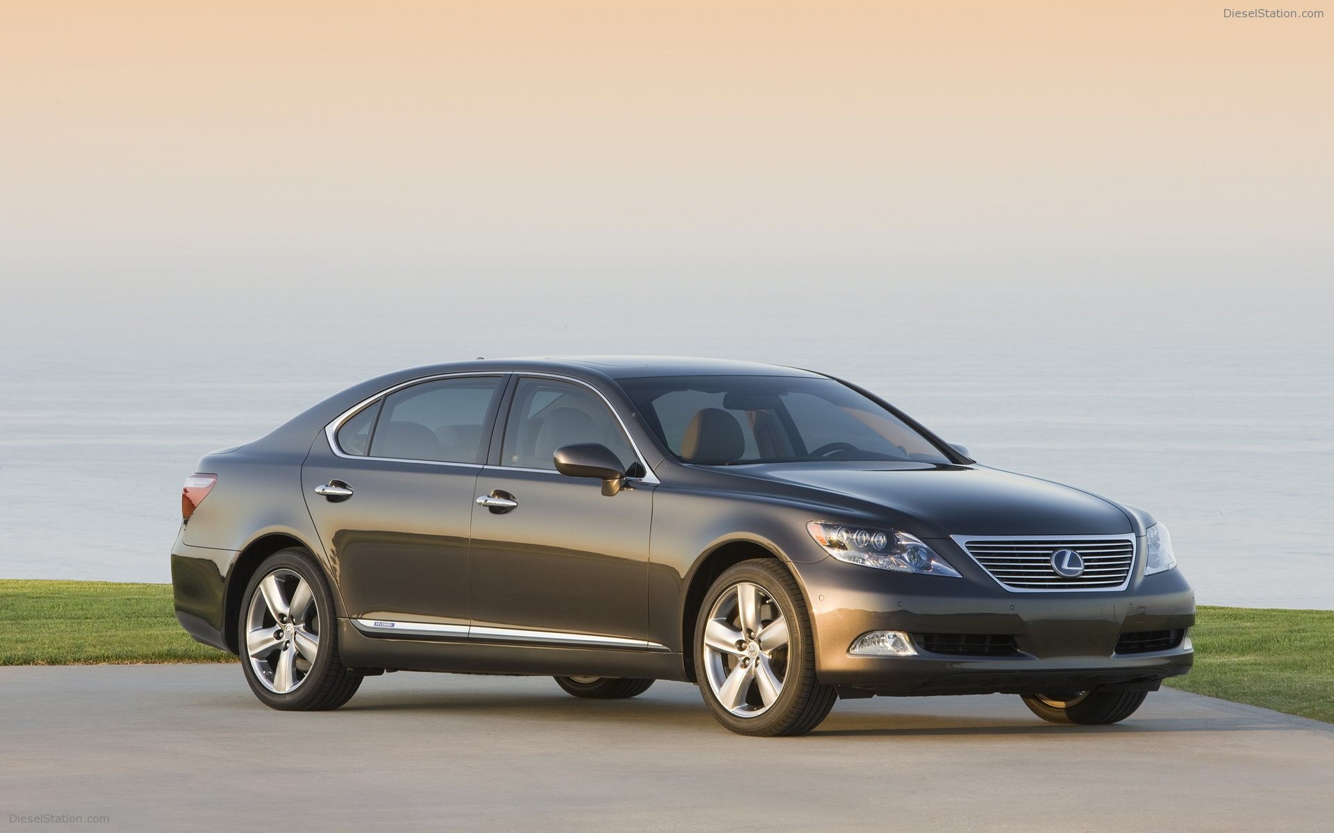 Lexus LS 600h L Pebble Beach Edition