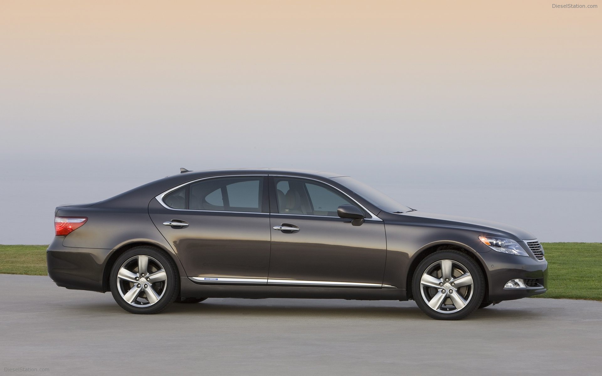 Lexus LS 600h L Pebble Beach Edition
