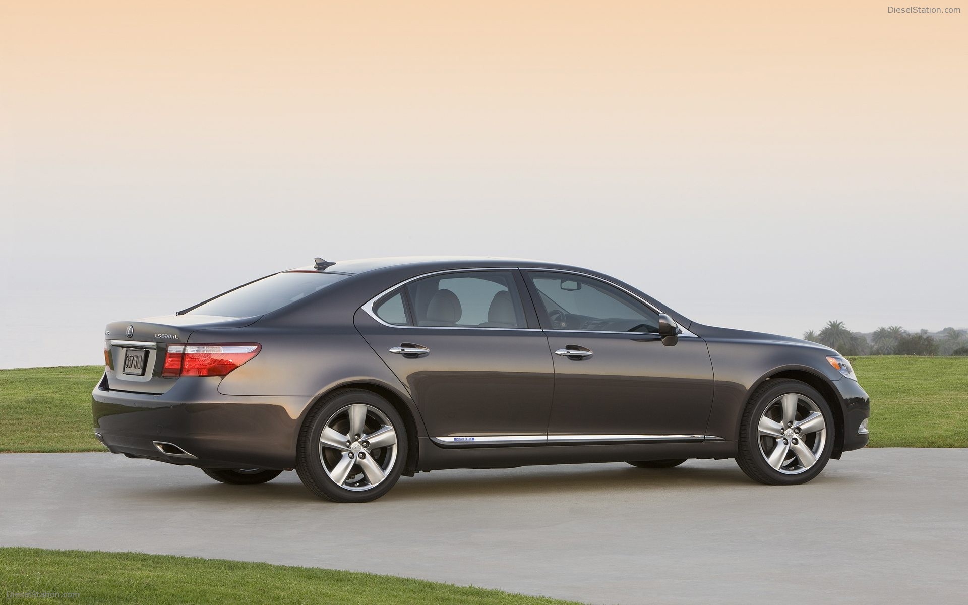 Lexus LS 600h L Pebble Beach Edition