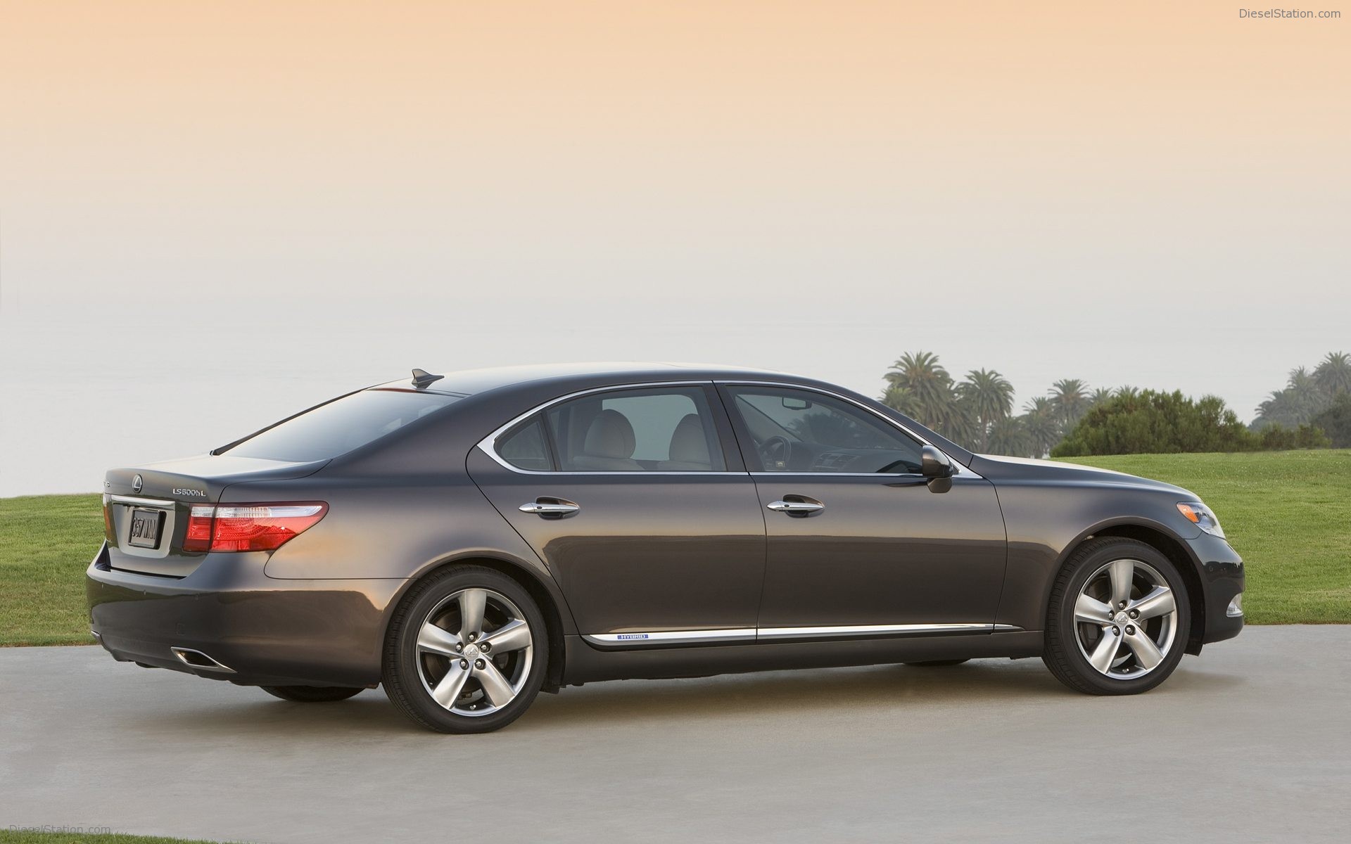 Lexus LS 600h L Pebble Beach Edition