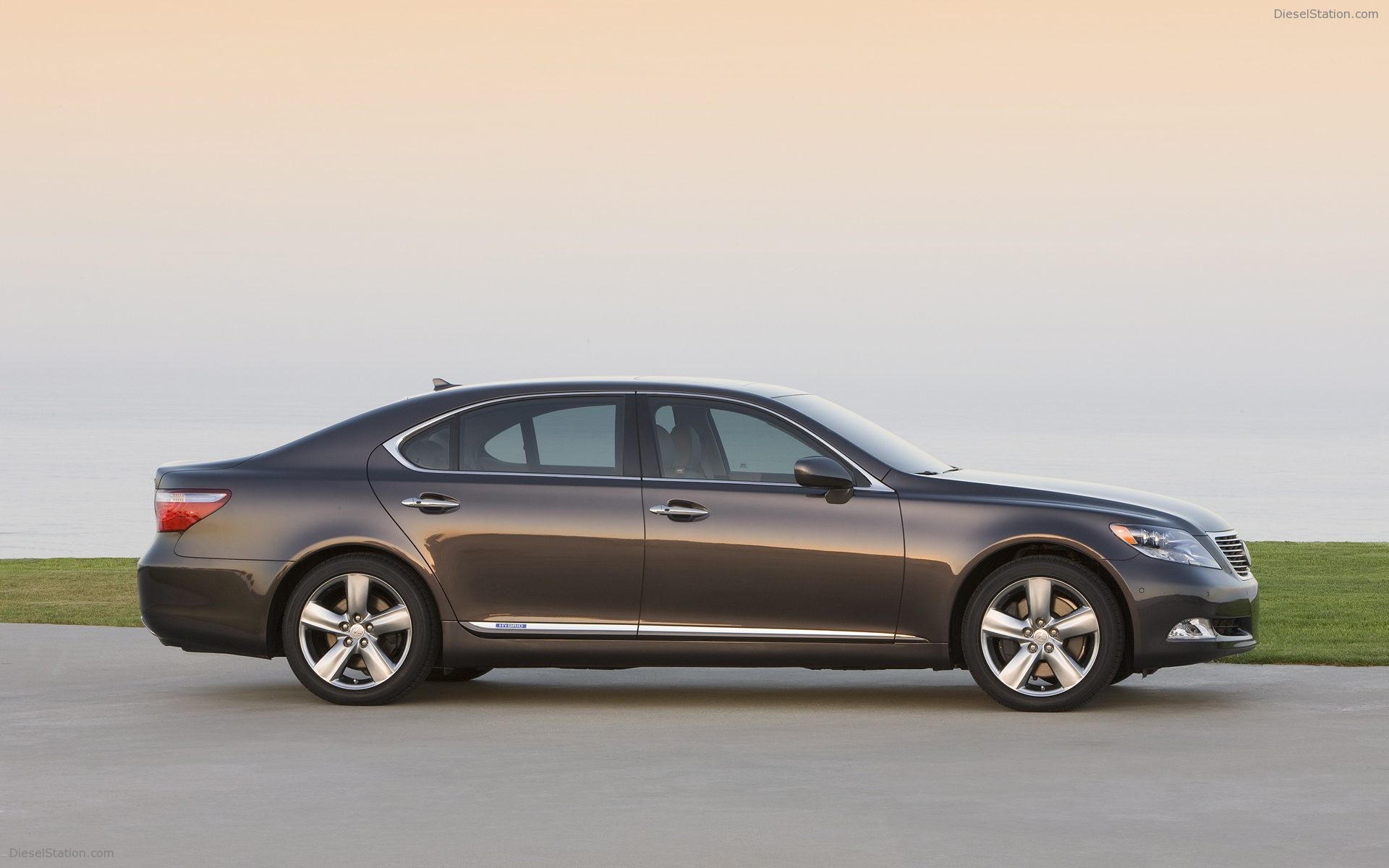 Lexus LS 600h L Pebble Beach Edition